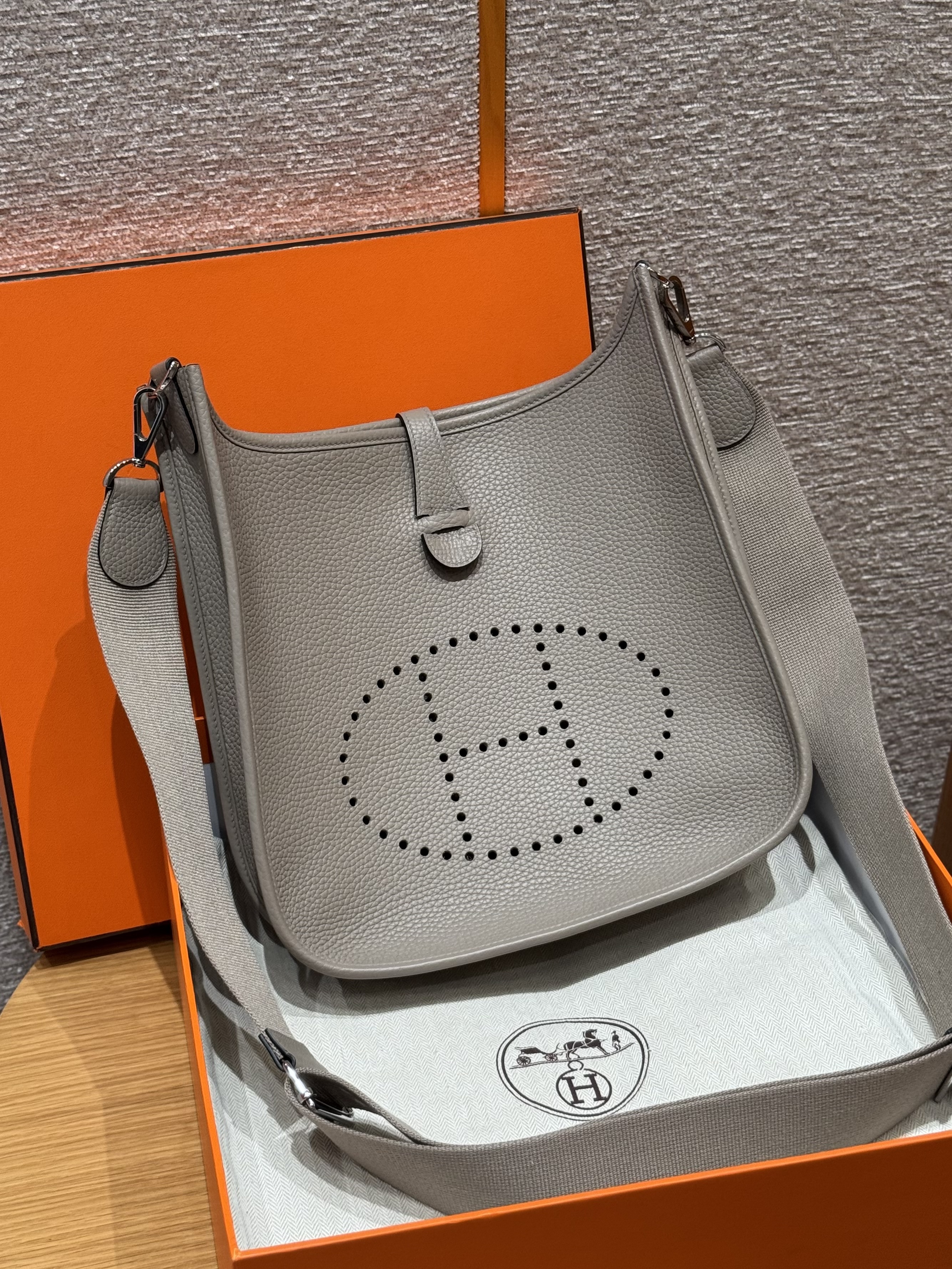 에르메스 Hermes Evelyne 29cm clemence M8 Girs Asphalta/silver
