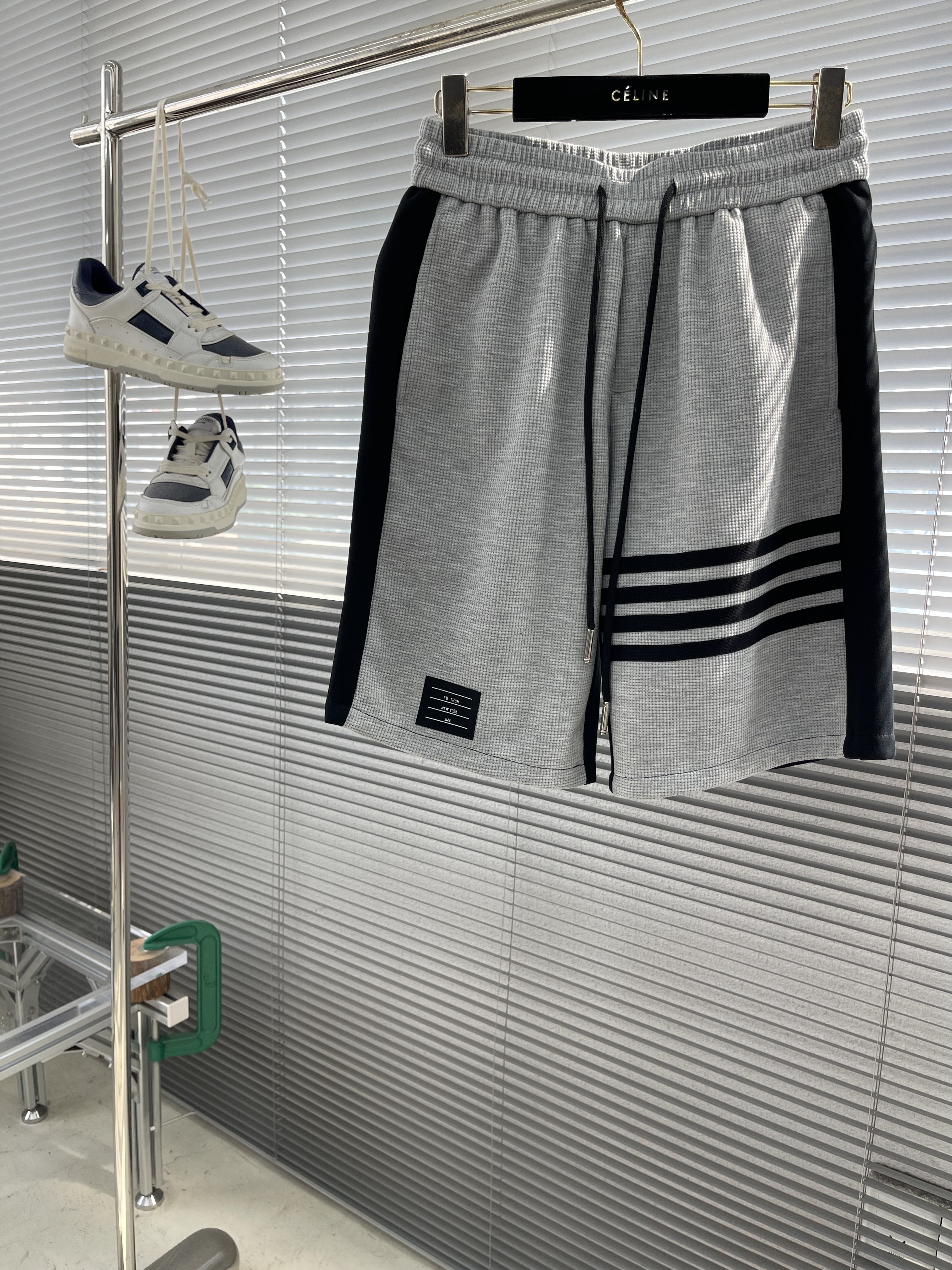 톰브라운 Thom Browne 반바지