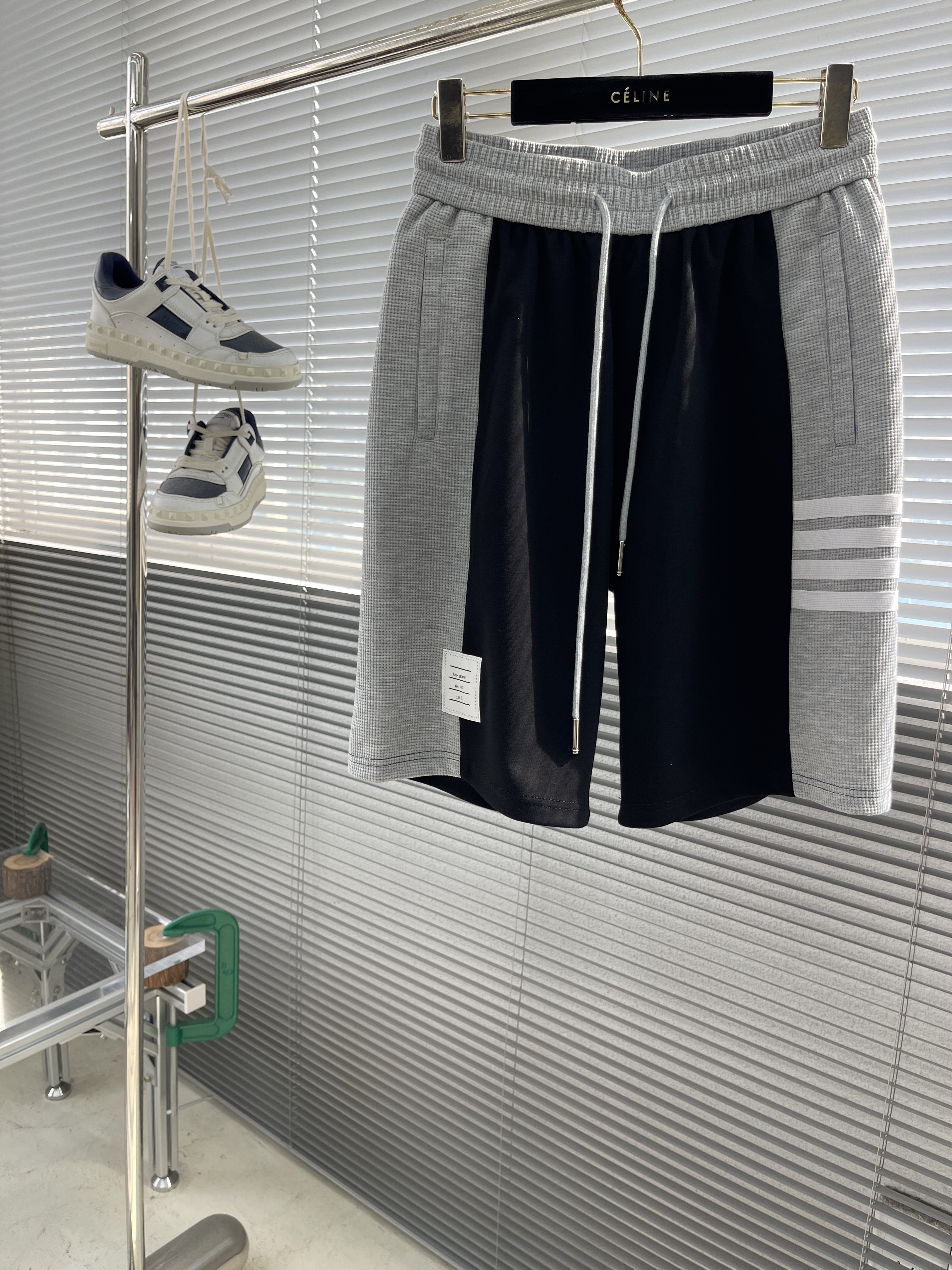 톰브라운 Thom Browne 반바지