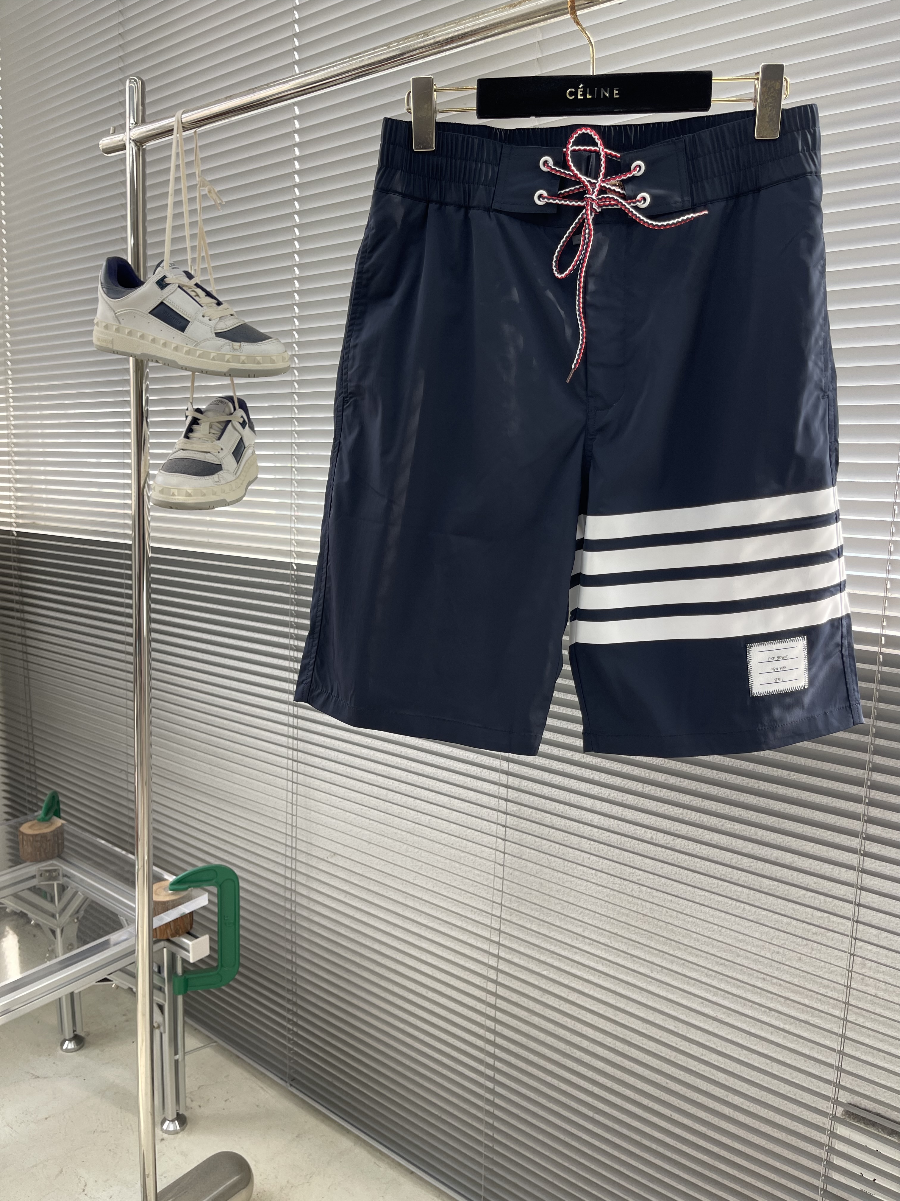 톰브라운 Thom Browne 반바지