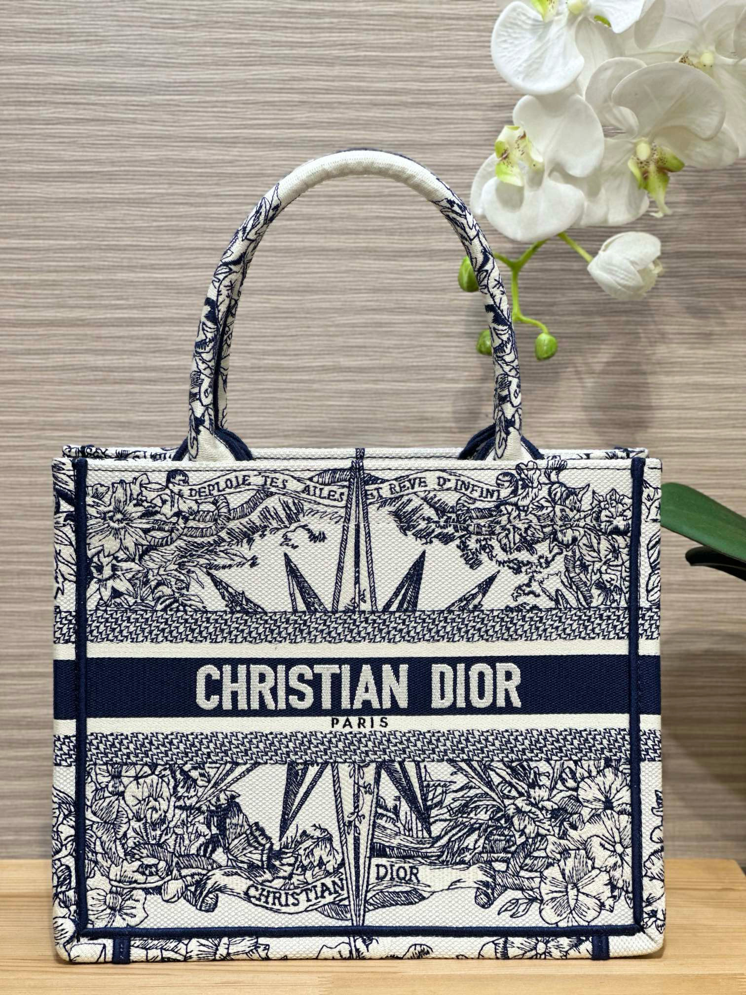 디올 Dior Small Dior Book Tote Blue 26.5cm