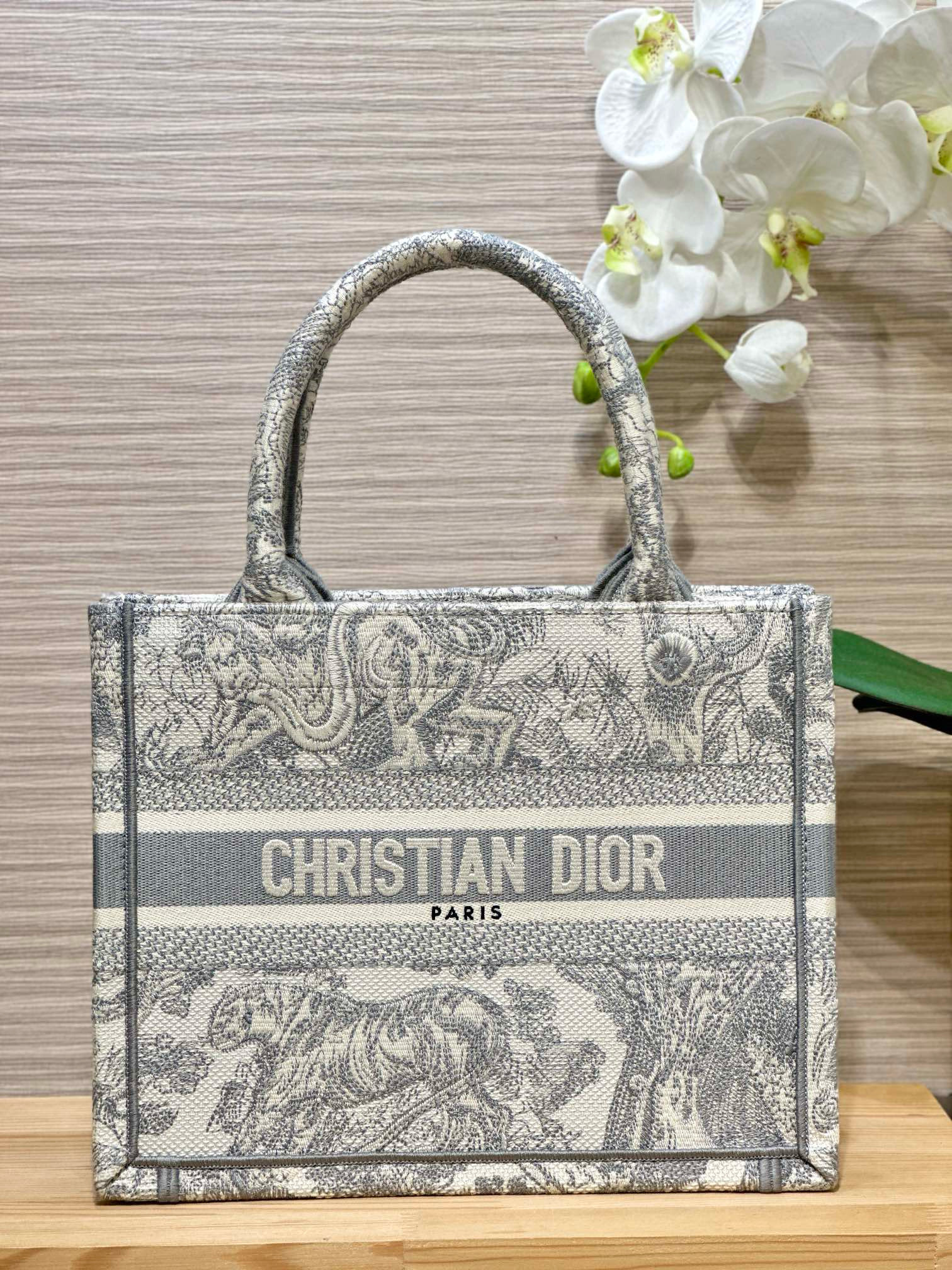 디올 Dior Small Dior Book Tote Gray Reverse 26.5cm