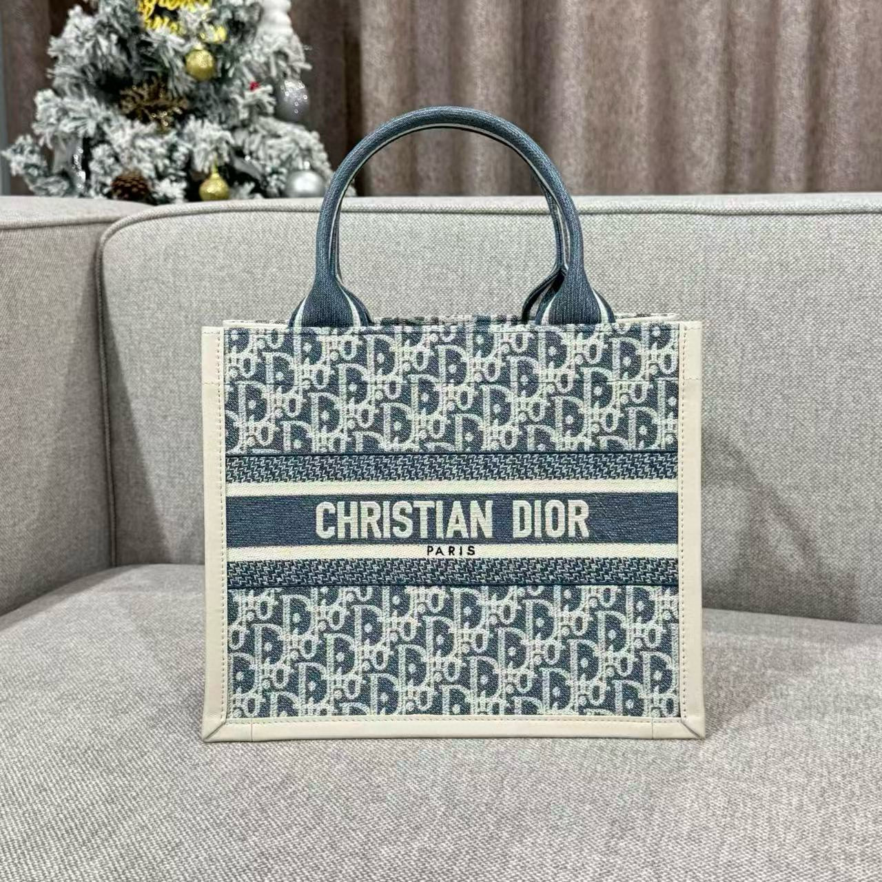 디올 Dior Small Dior Book Tote Embroidery 26.5cm