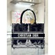 디올 Dior Medium Dior Book Tote Black 36.5cm