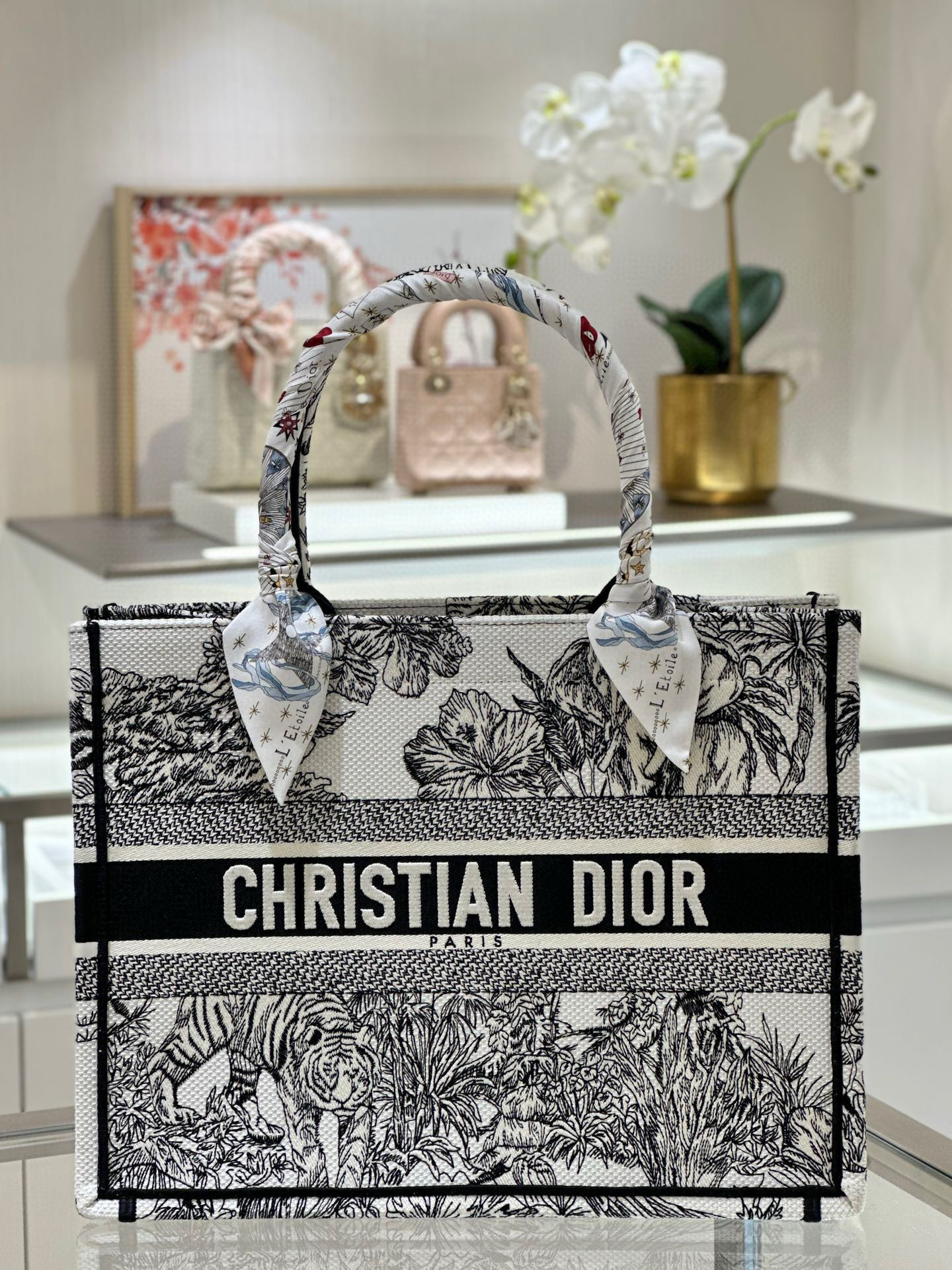 디올 Dior Medium Dior Book Tote Black 36.5cm