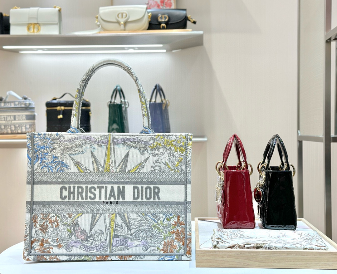 디올 Dior Medium Dior Book Tote color 36.5cm