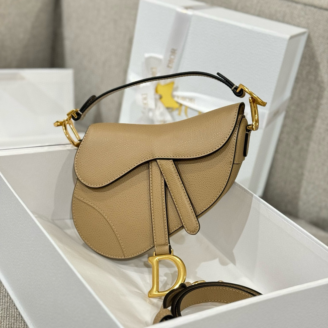 디올 Dior Mini Saddle Bag with Strap Tea brown 19cm