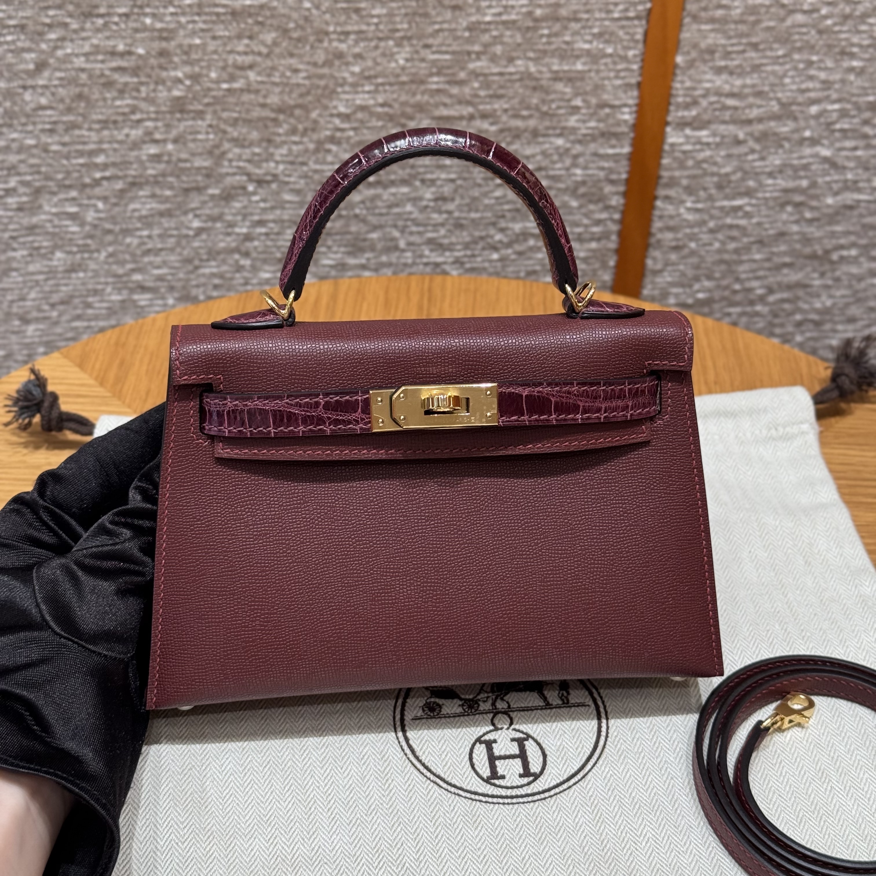 에르메스 Hermes Mini Kelly 19cm Madame and Matte Alligator 55 Rouge H and 57 Bordeaux/gold