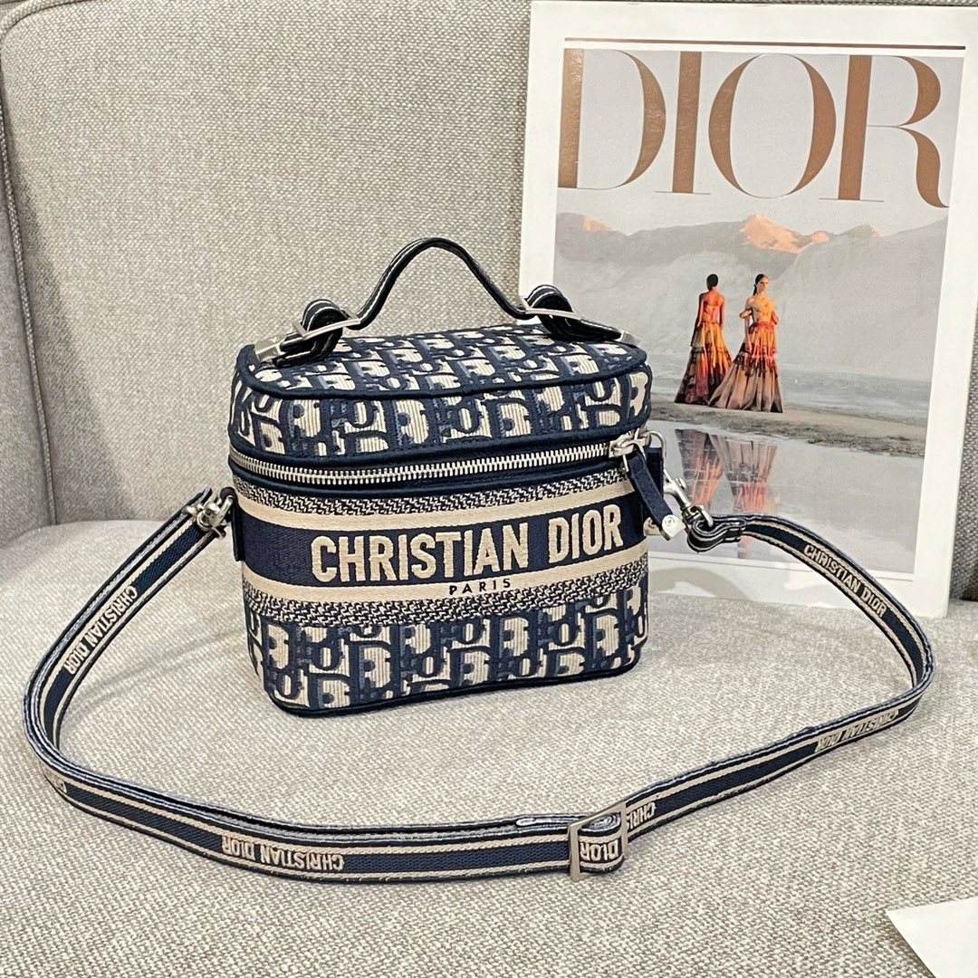디올 Dior Small DiorTravel Vanity Case with Shoulder Strap 18.5cm