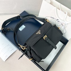 프라다 Prada 1BD394 Explore Medium 숄더백 30cm