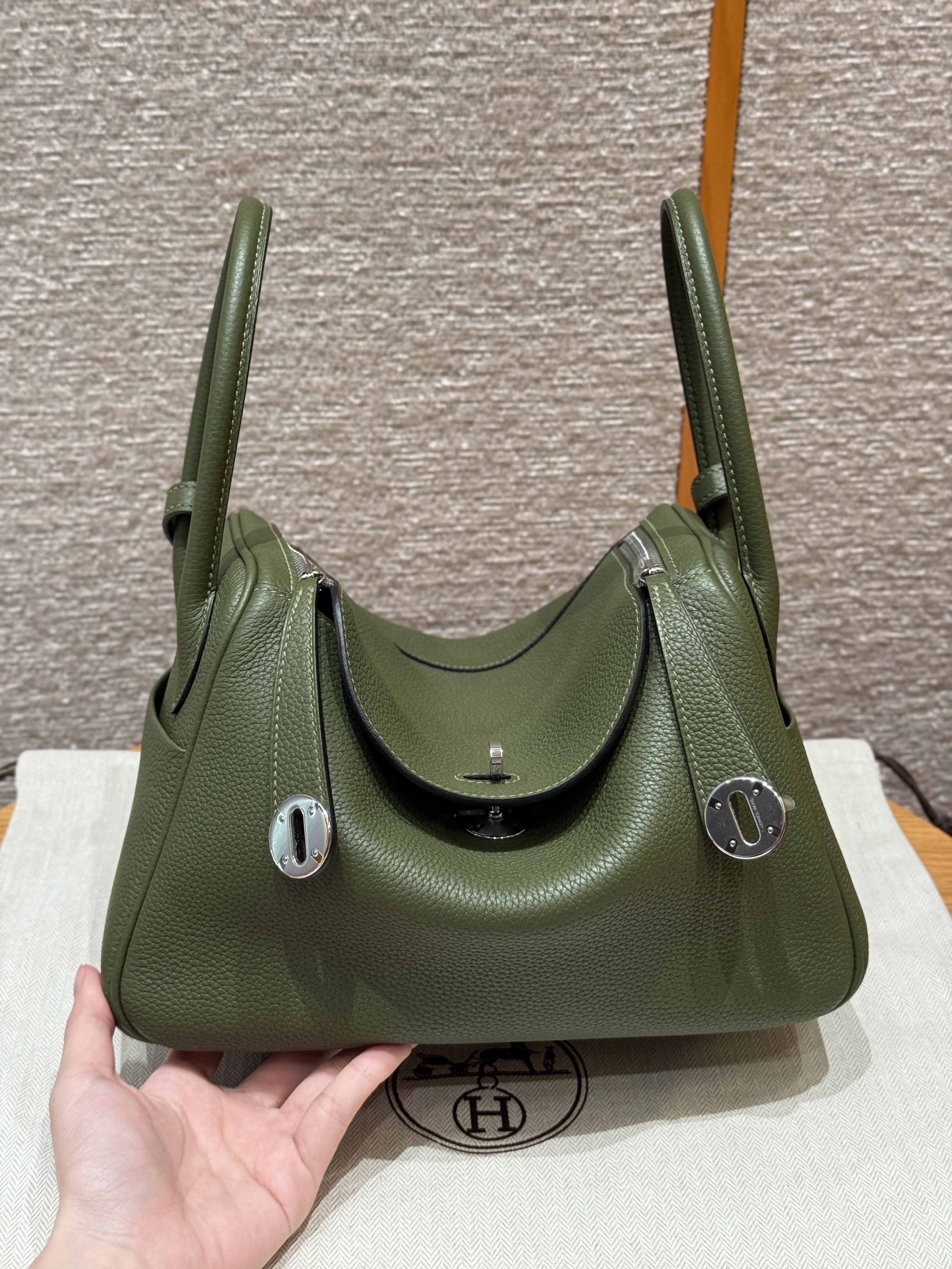 에르메스 Hermes Lindy 26cm Clemence 61 Olive Green/silver