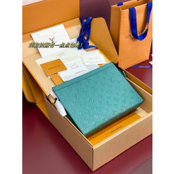 루이비통 Louis Vuitton M13666 Pochette Voyage green 27cm