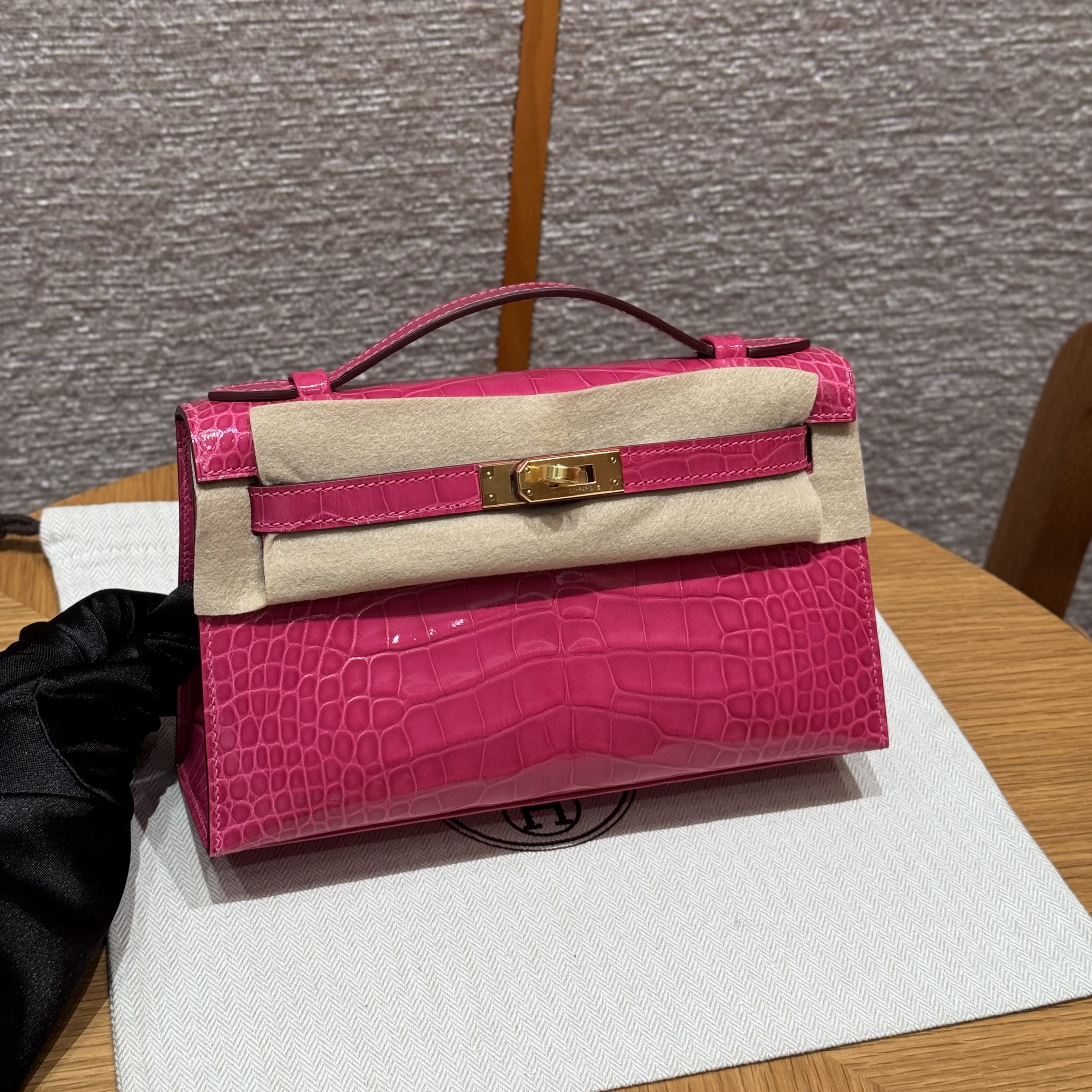 에르메스 Hermes Kelly Pochette 22cm Porosus Crocodile 5J Fuchia/gold