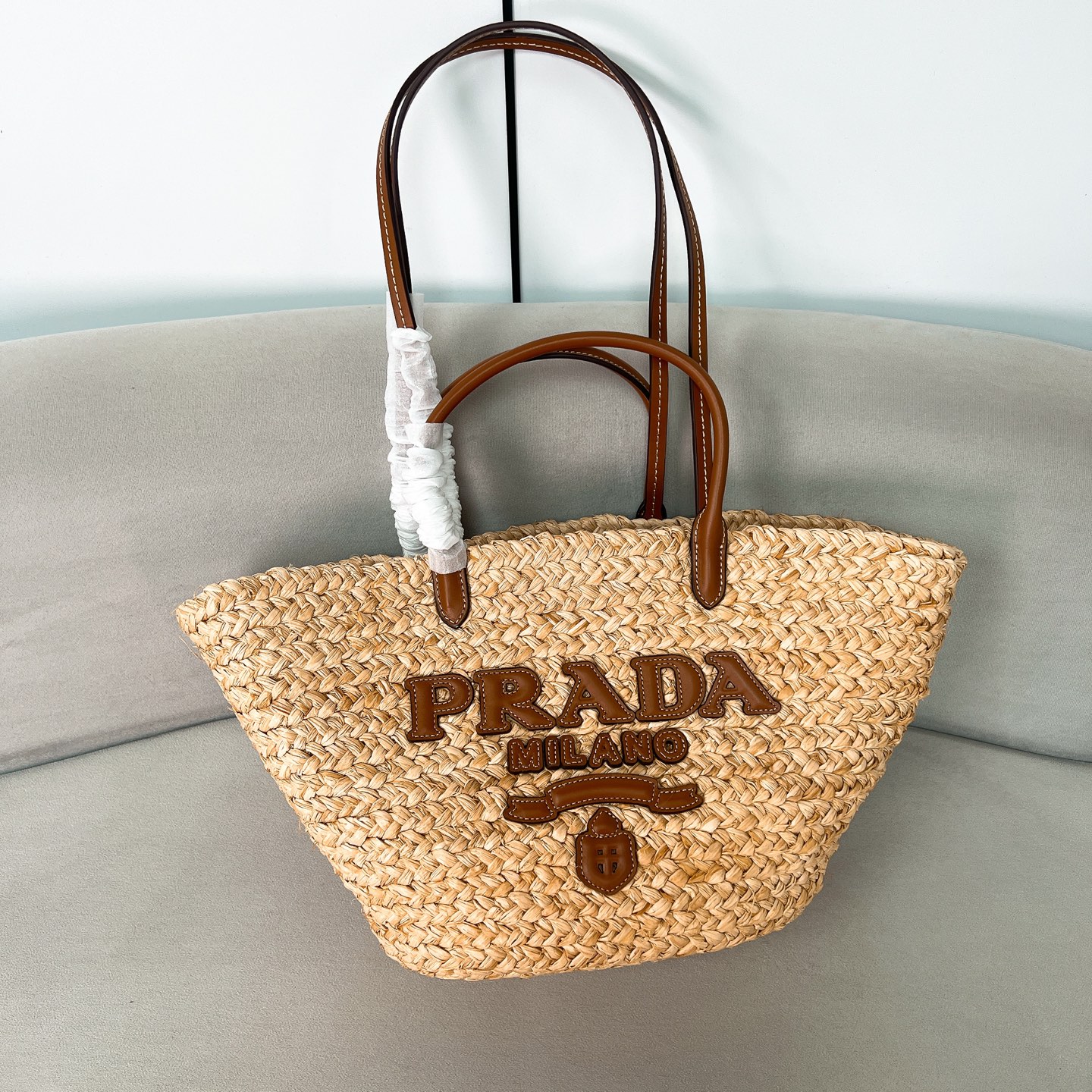 프라다 Prada 1BG479 라지 라피아 및 가죽 쇼핑백