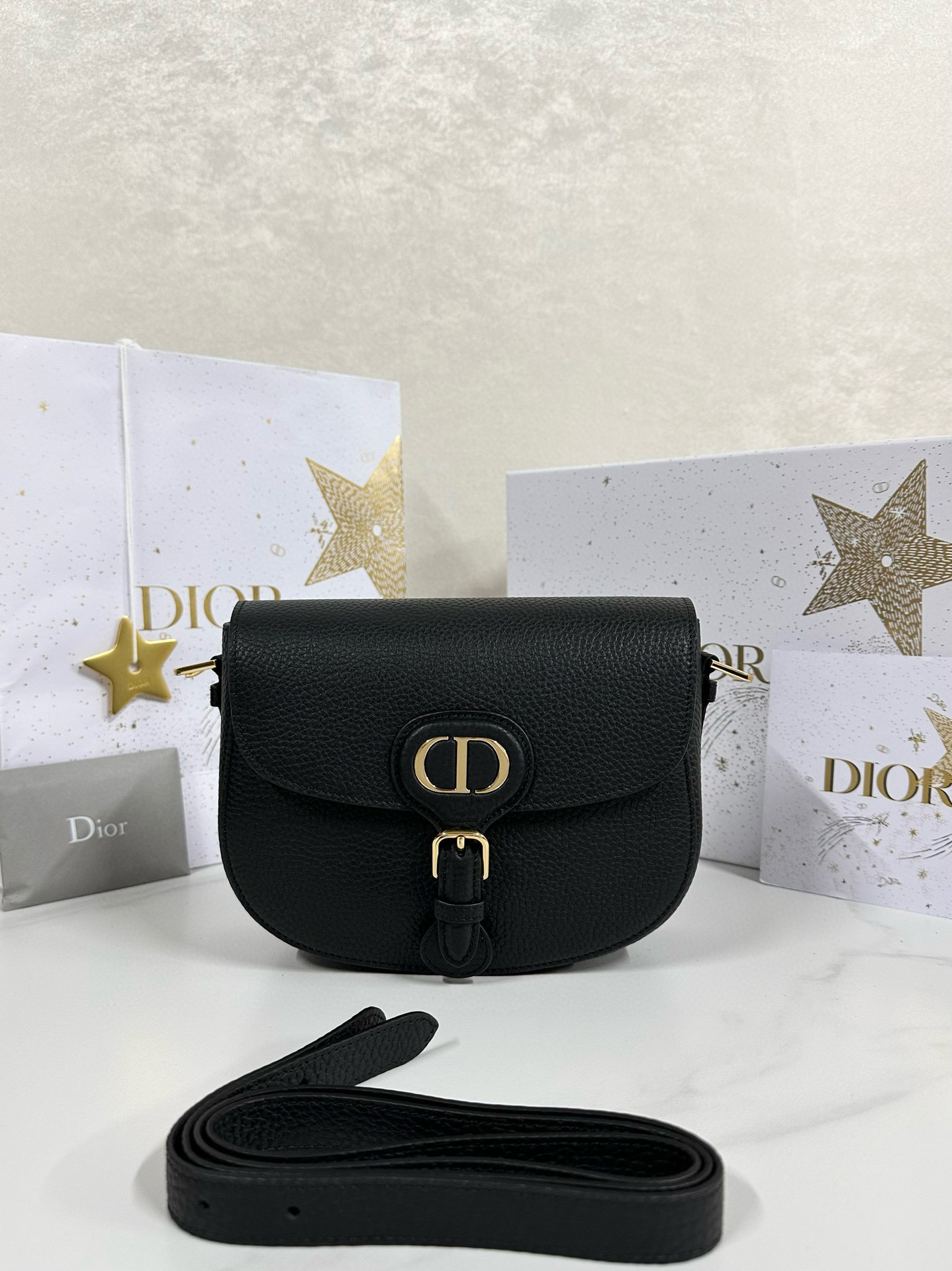 디올 Dior Medium Bobby Bag Black 22cm