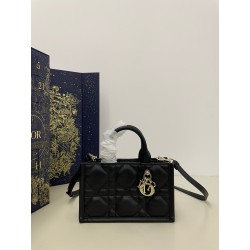 디올 Dior Mini Dior Book Tote Black 21.5cm