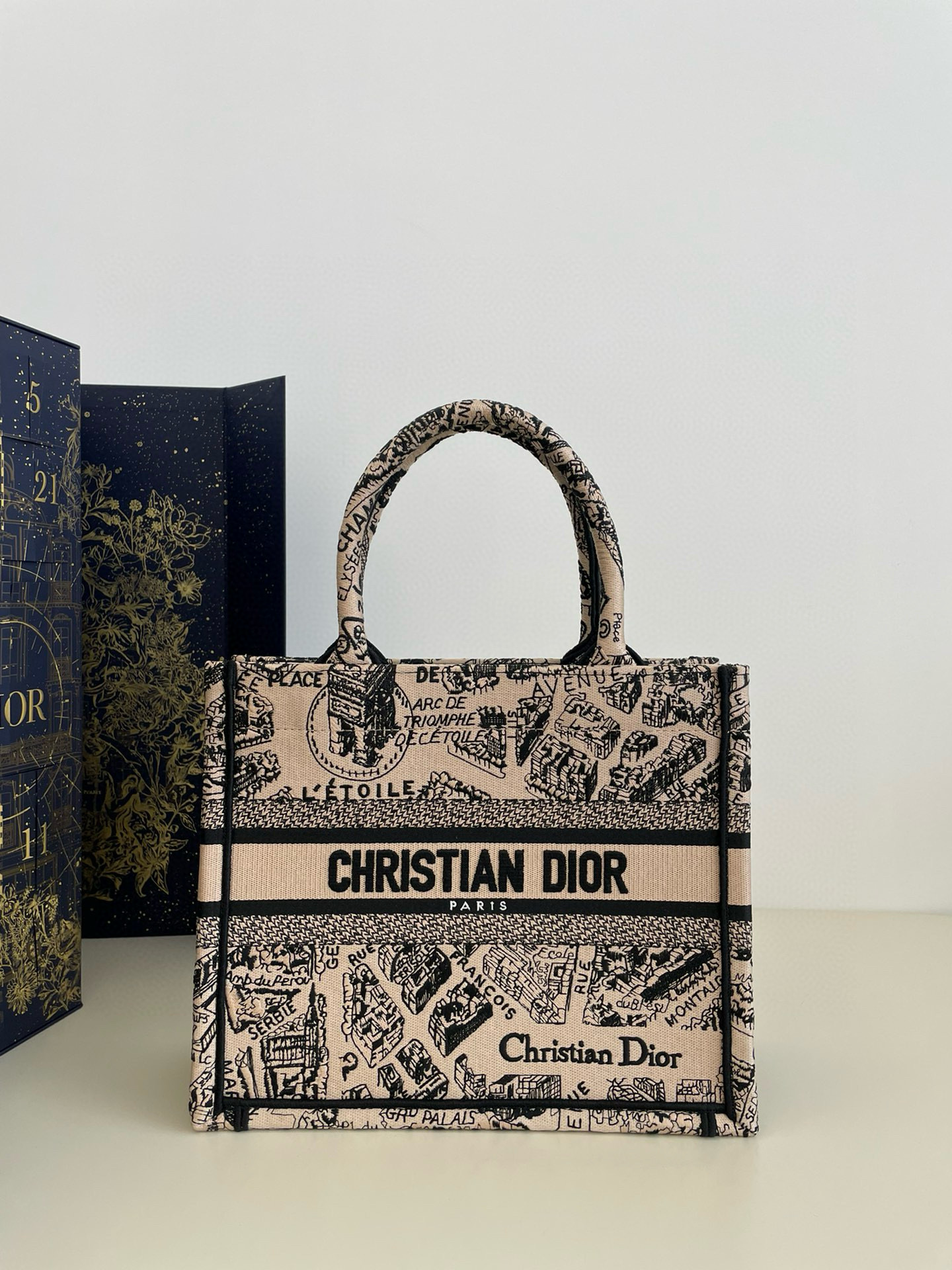 디올 Dior Small Dior Book Tote Apricot Plan de Paris Embroidery 26.5cm
