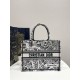 디올 Dior Medium Dior Book Tote Black and White Plan de Paris Embroidery 36.5cm