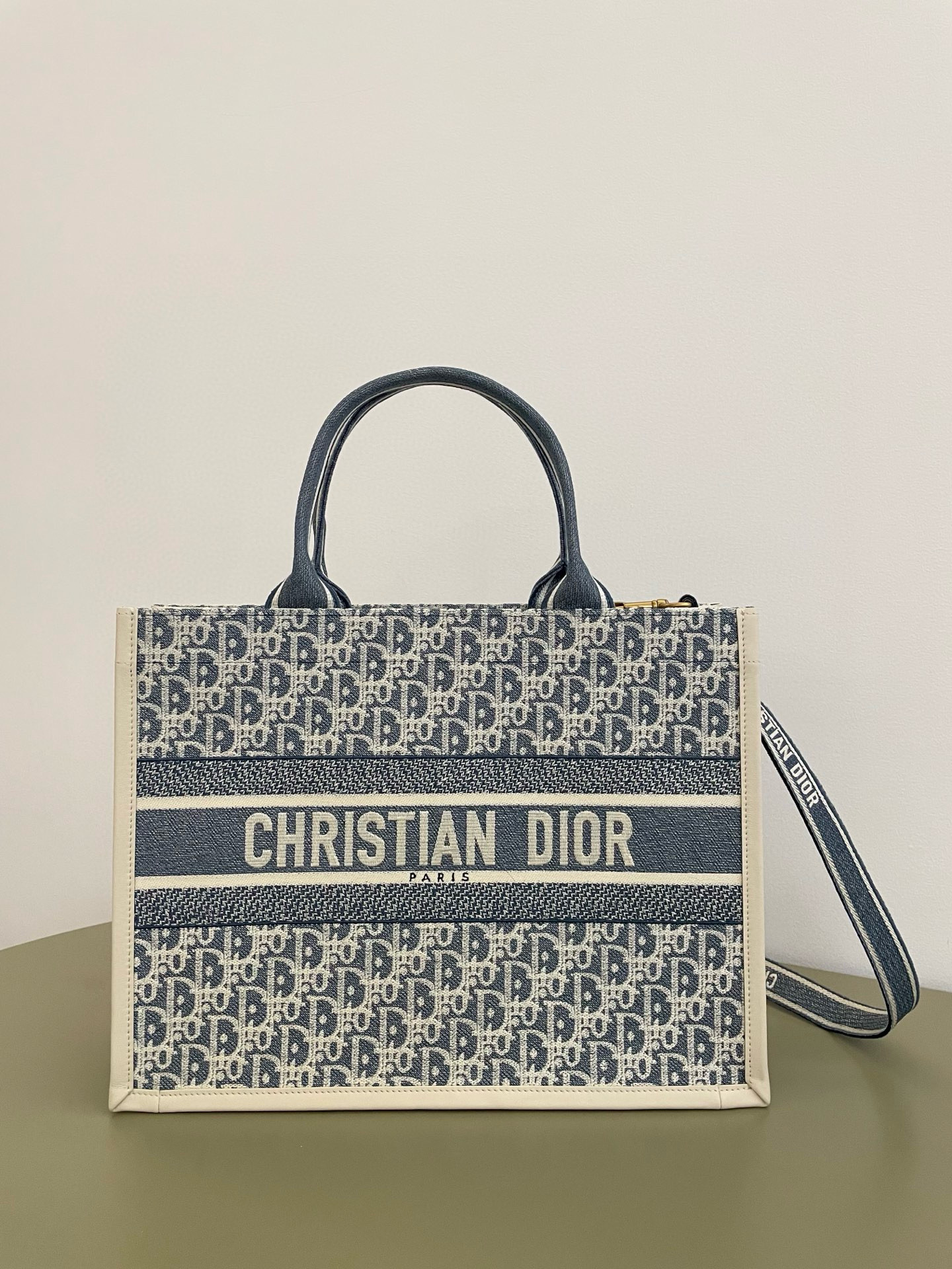 디올 Dior Medium Dior Book Tote Blue Oblique Chambray 36.5cm