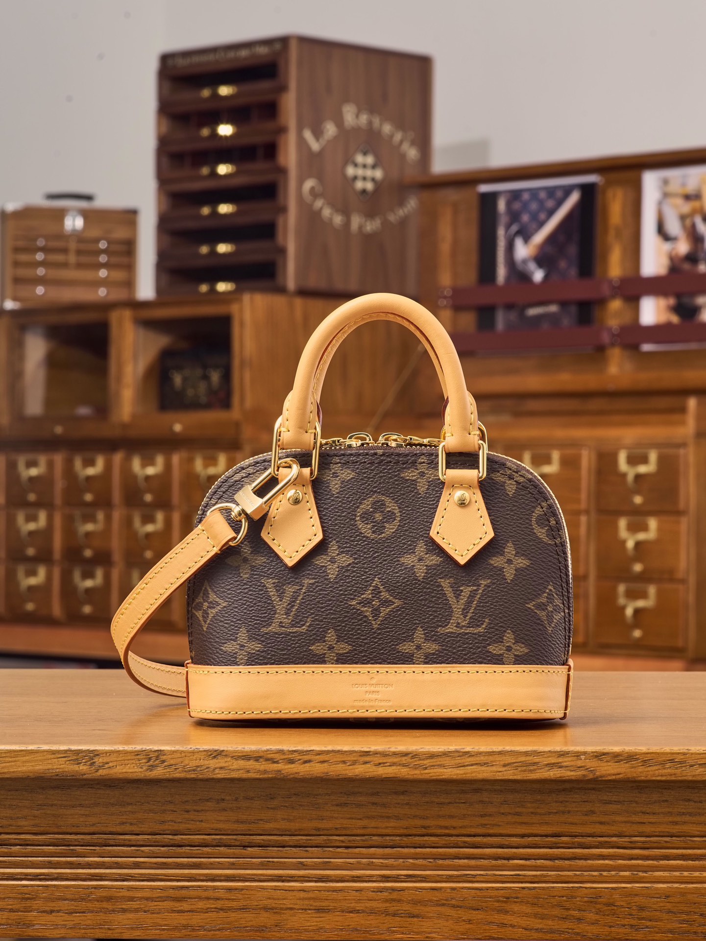 루이비통 Louis Vuitton M82717 Nano Alma Monogram 18CM
