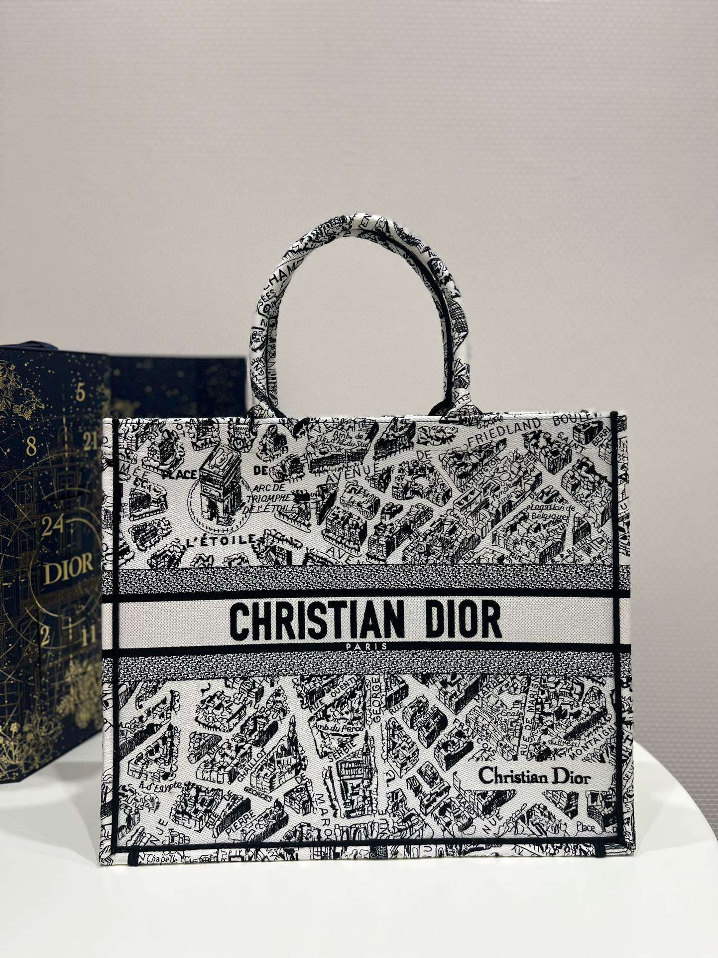 디올 Dior Large Dior Book Tote Black and White 41.5cm