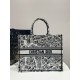 디올 Dior Large Dior Book Tote Black and White 41.5cm