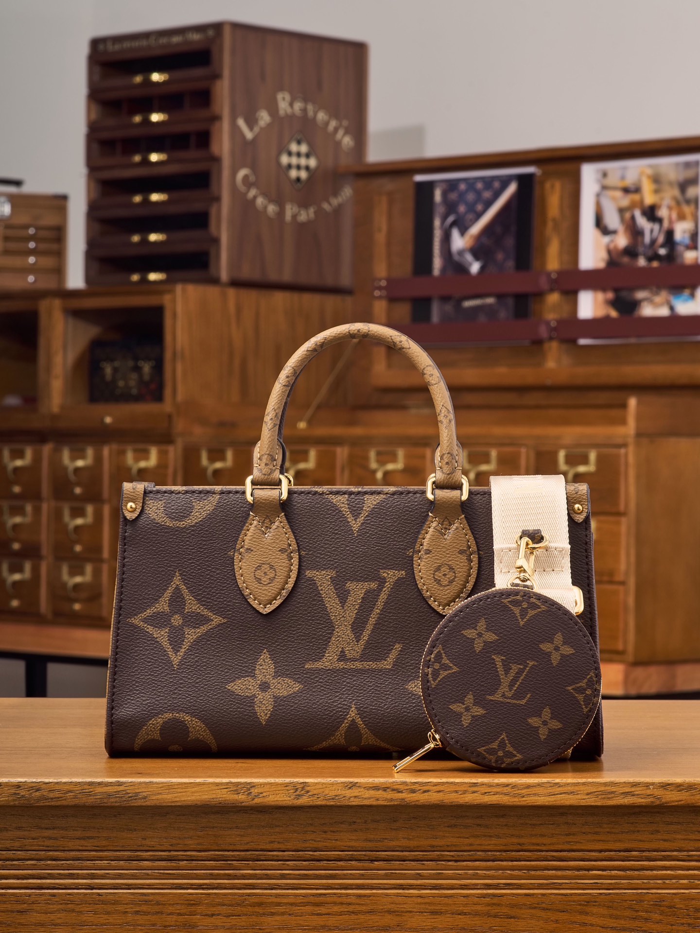 루이비통 Louis Vuitton M46653 Onthego East West Giant Monogram 25CM