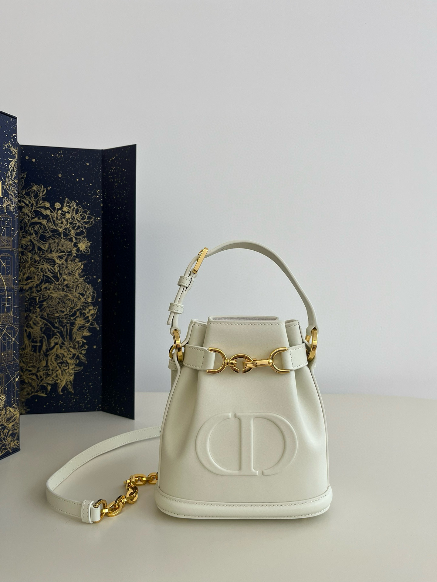 디올 Dior Small C'est Dior Bag White 17cm