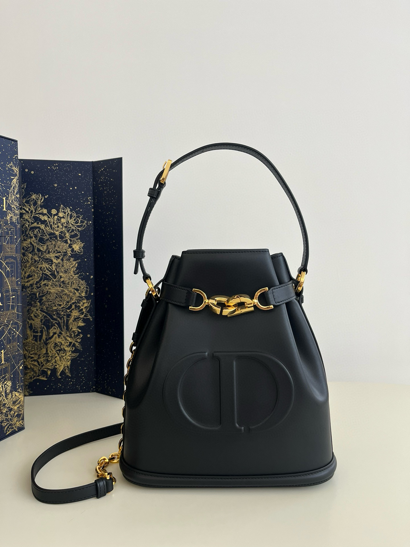 디올 Dior Medium C'est Dior Bag Black 24cm