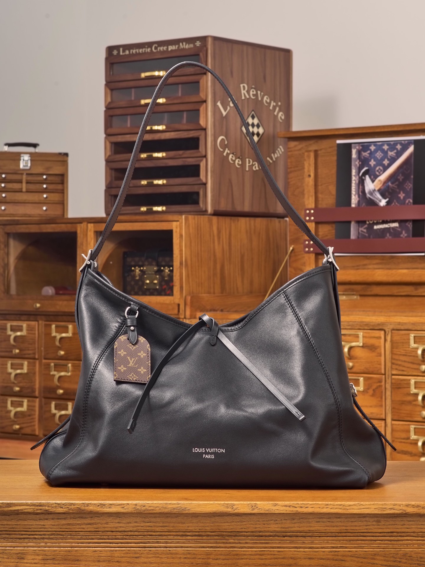 루이비통 Louis Vuitton M25143 Carryall Dark MM Black 39CM