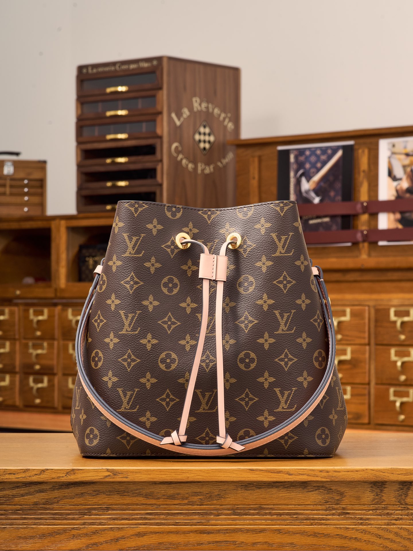 루이비통 Louis Vuitton M44022 Neonoe MM Monogram Rose Powder 26CM