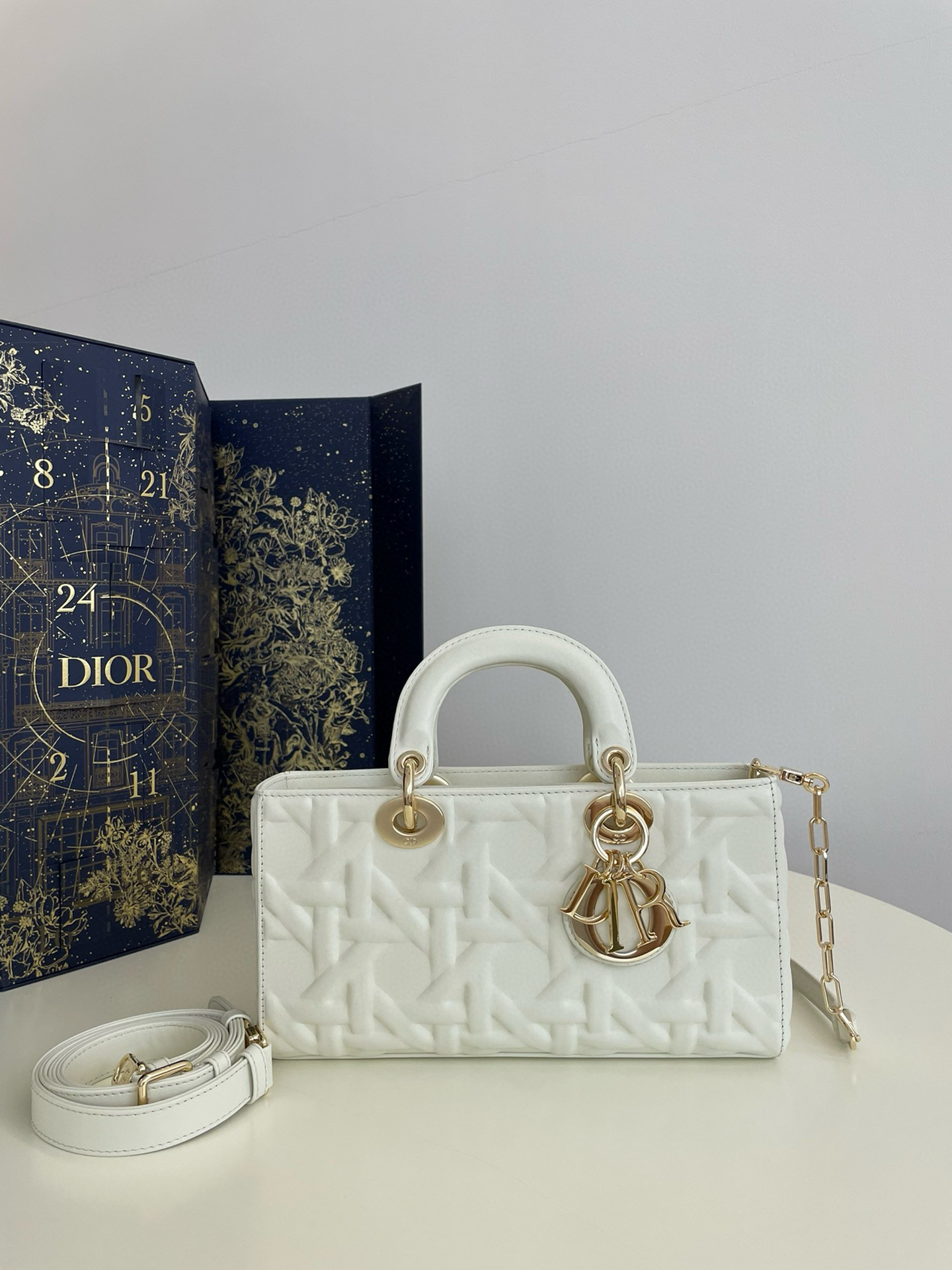 디올 Dior Medium Lady D-Joy Bag White 26cm