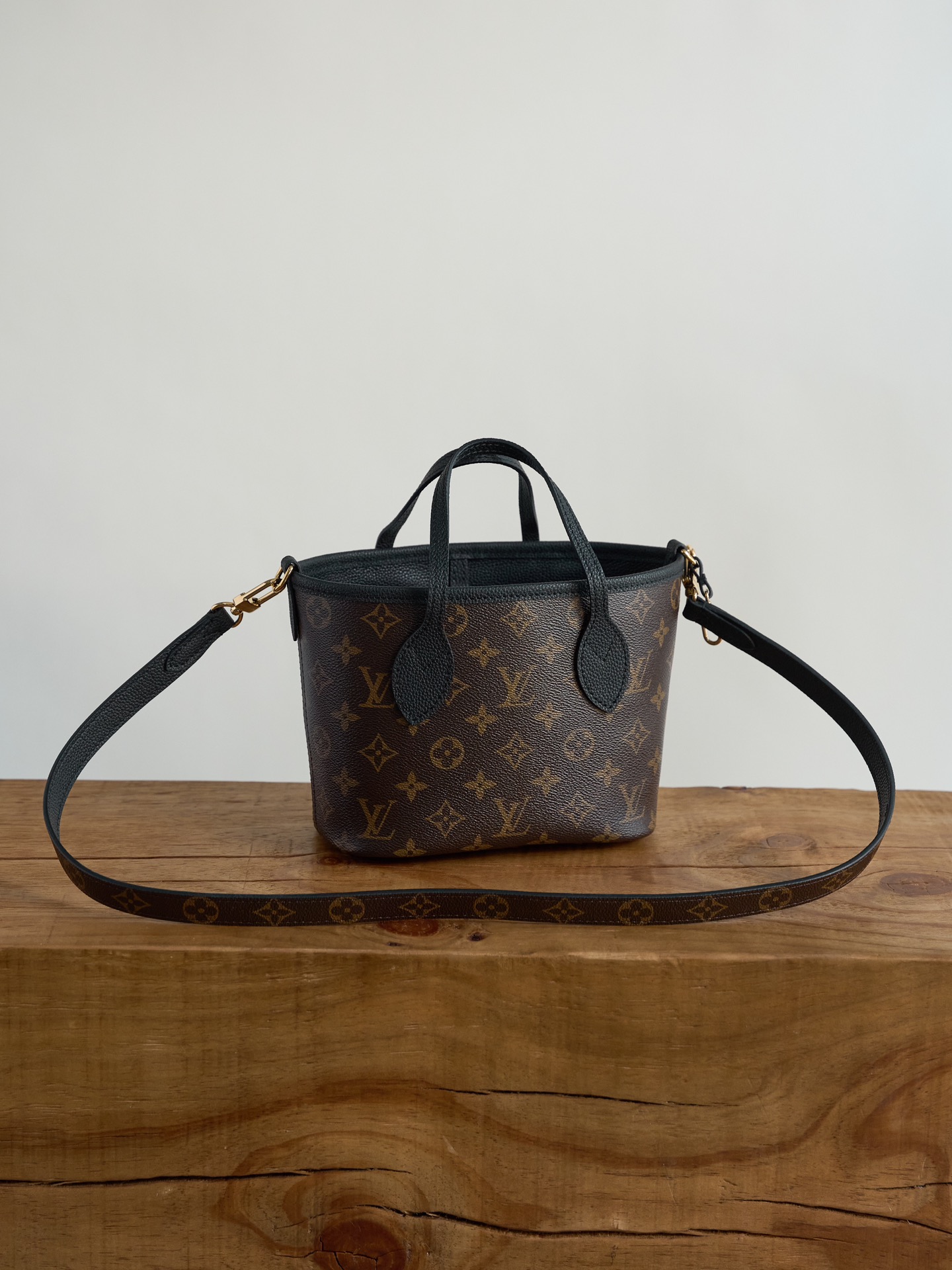 루이비통 Louis Vuitton M12099 Neverfull Bandouliere Inside Out BB Monogram Black