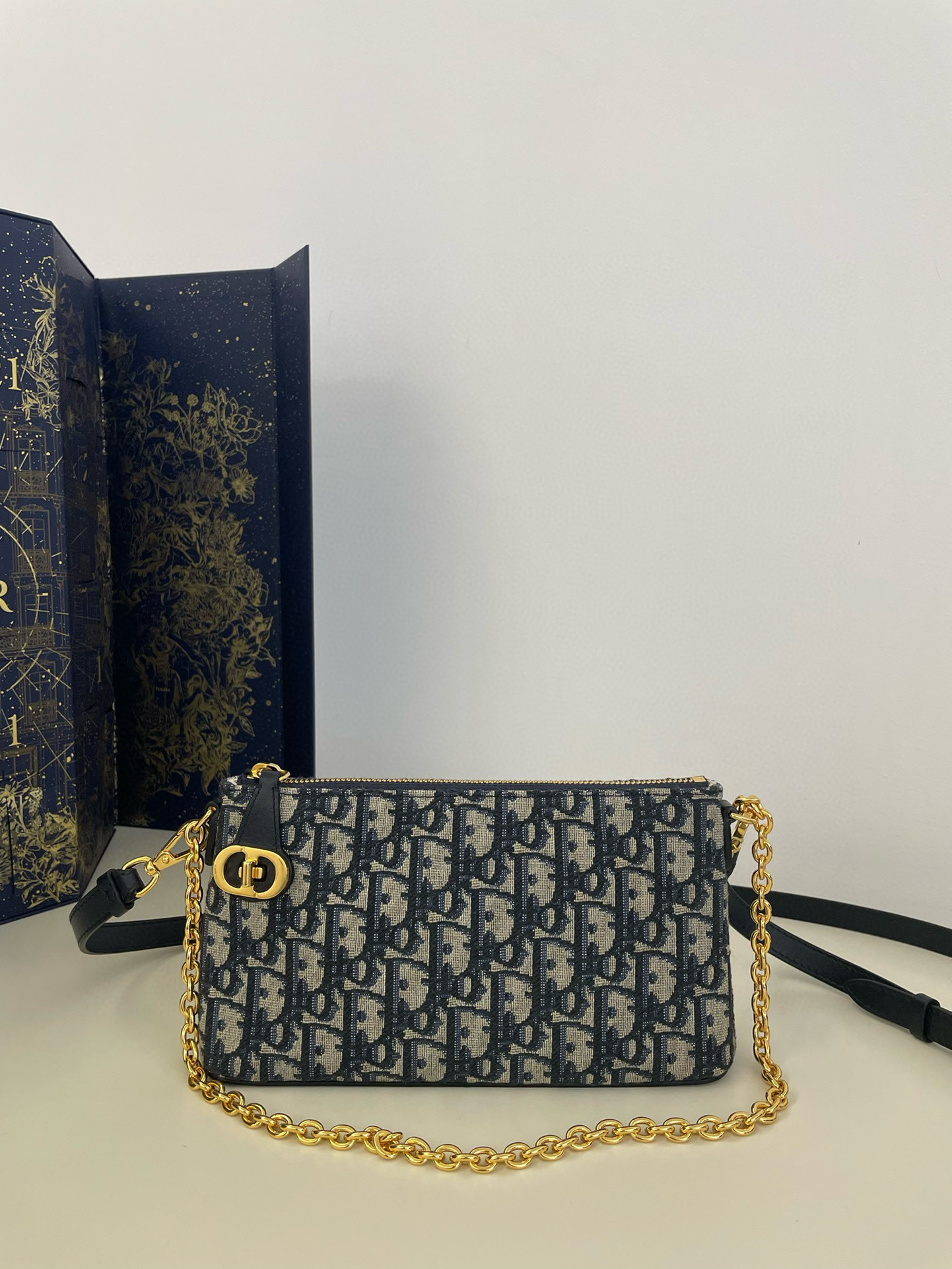 디올 Dior 30 Montaigne Midi Bag Oblique Jacquard Blue 23cm