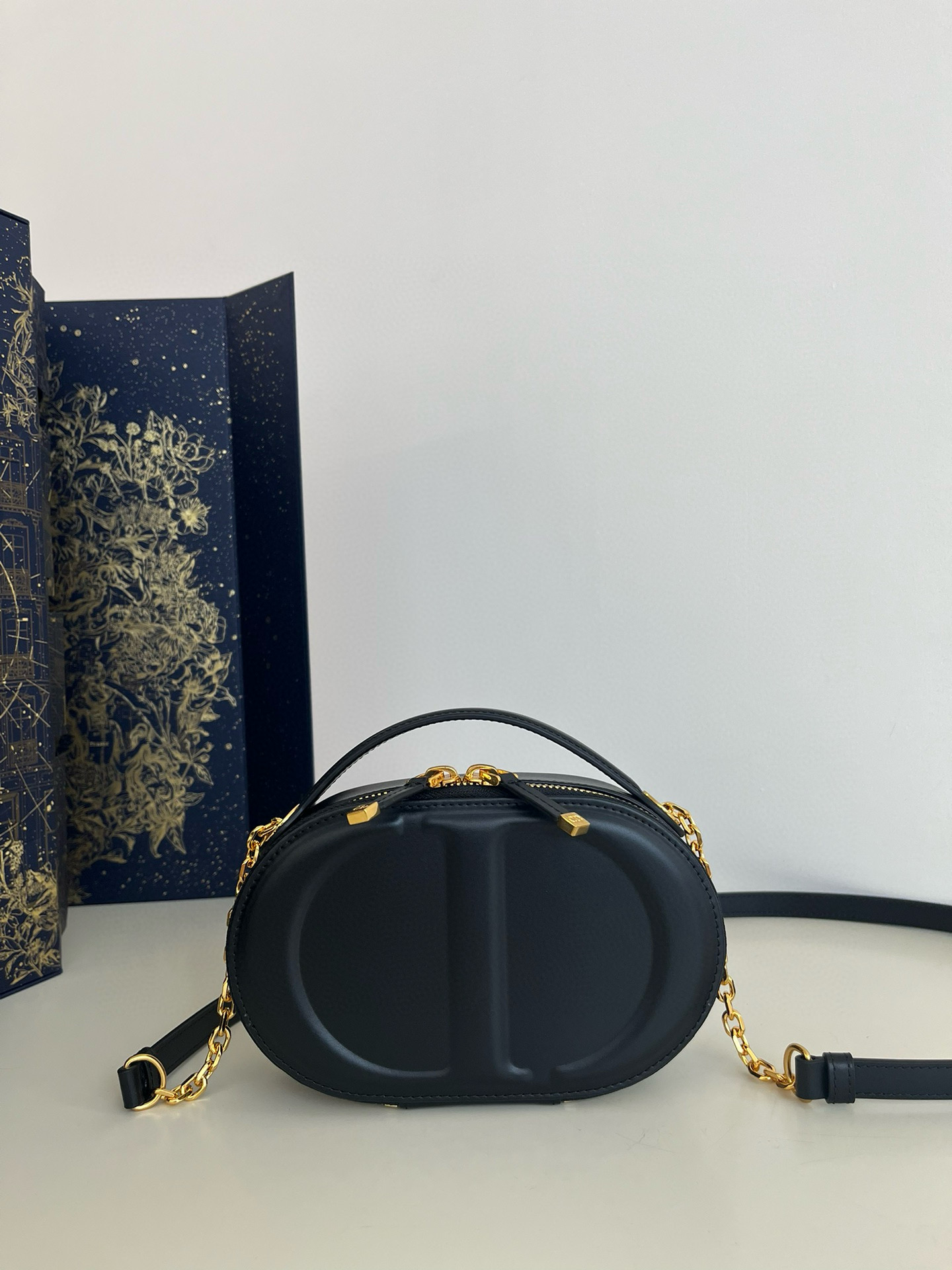 디올 Dior CD Signature Oval Camera Bag Black 18cm