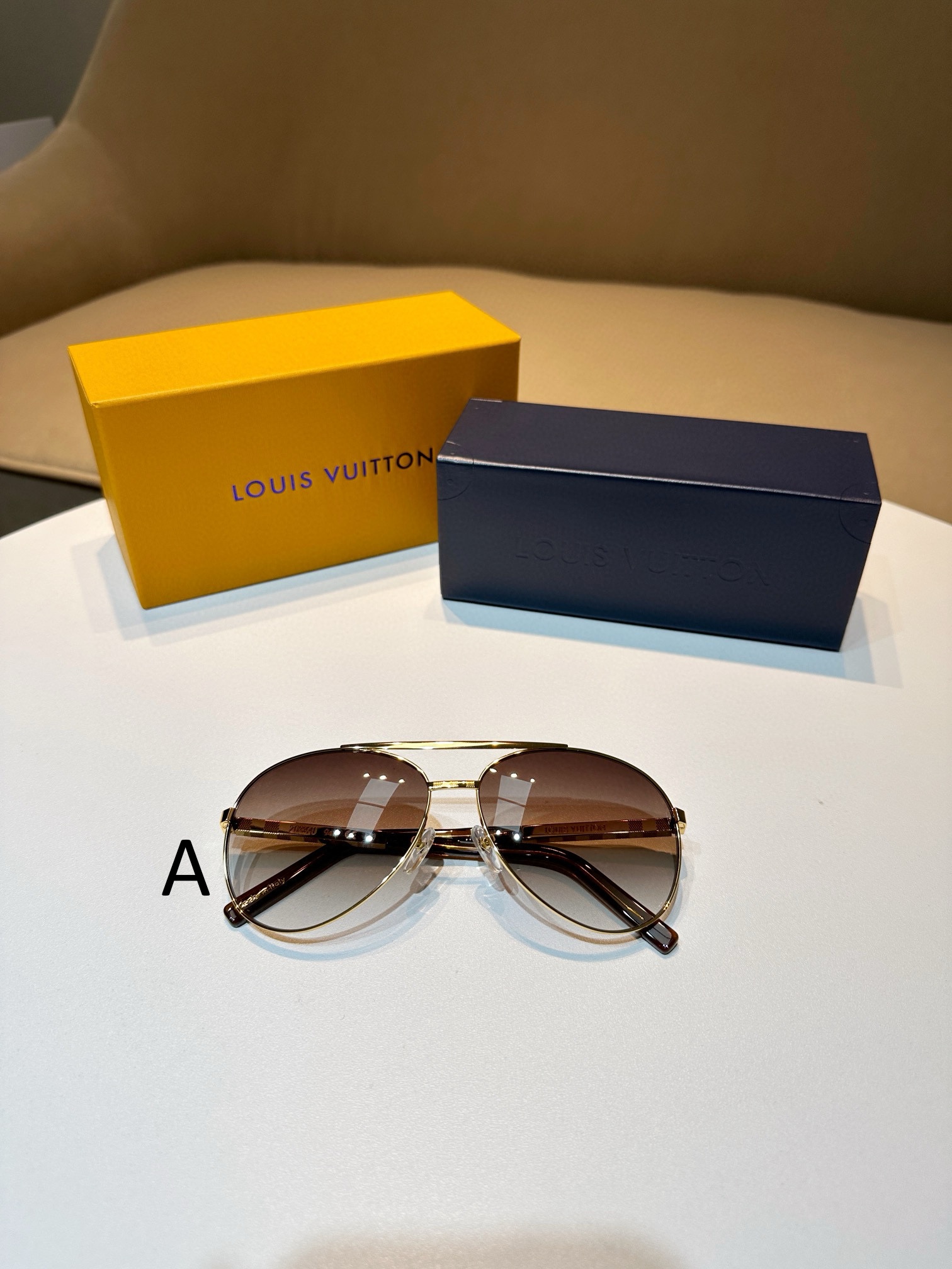 루이비통 Louis Vuitton Z0339U 61-14-140