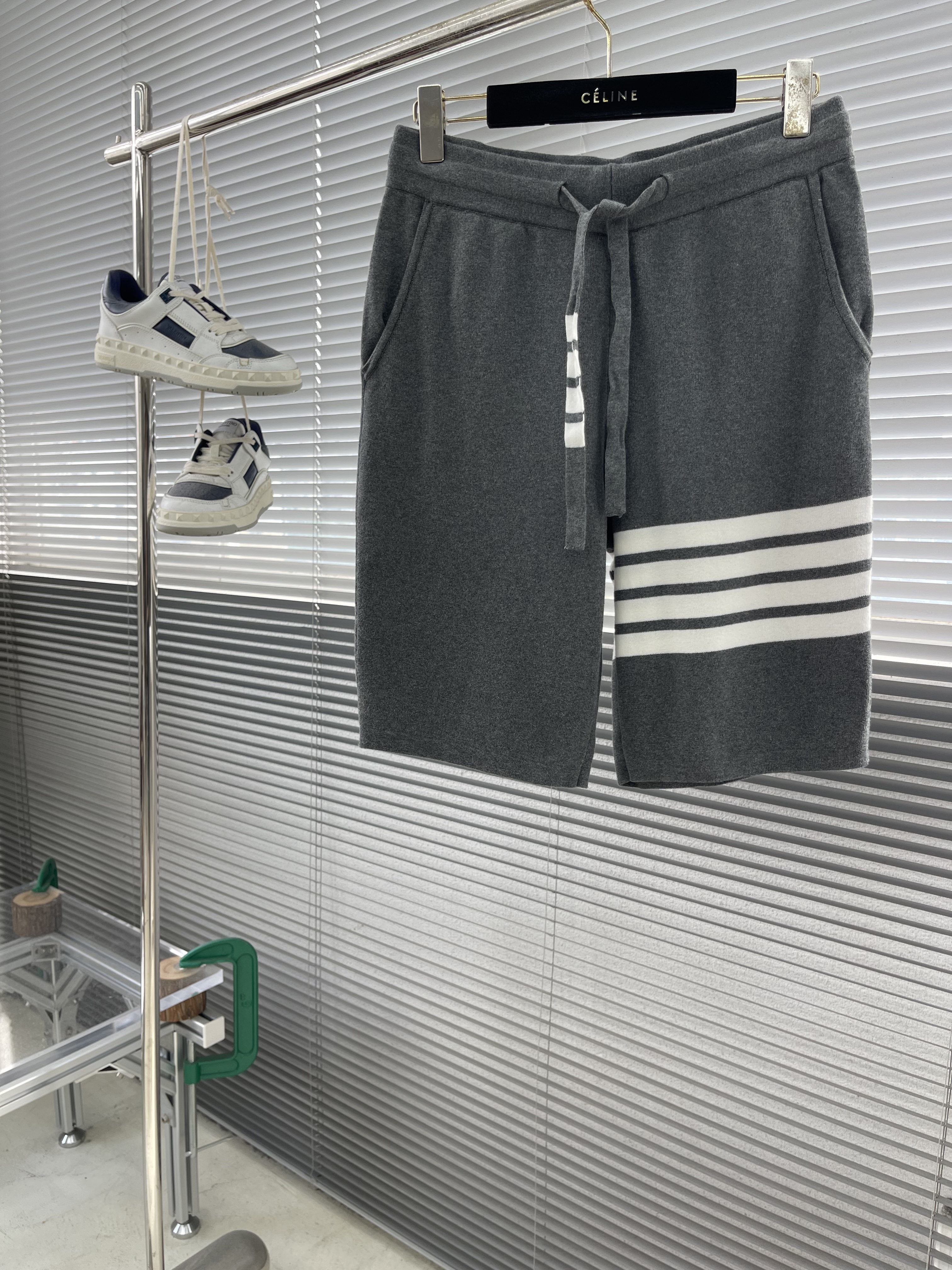 톰브라운 Thom Browne 반바지