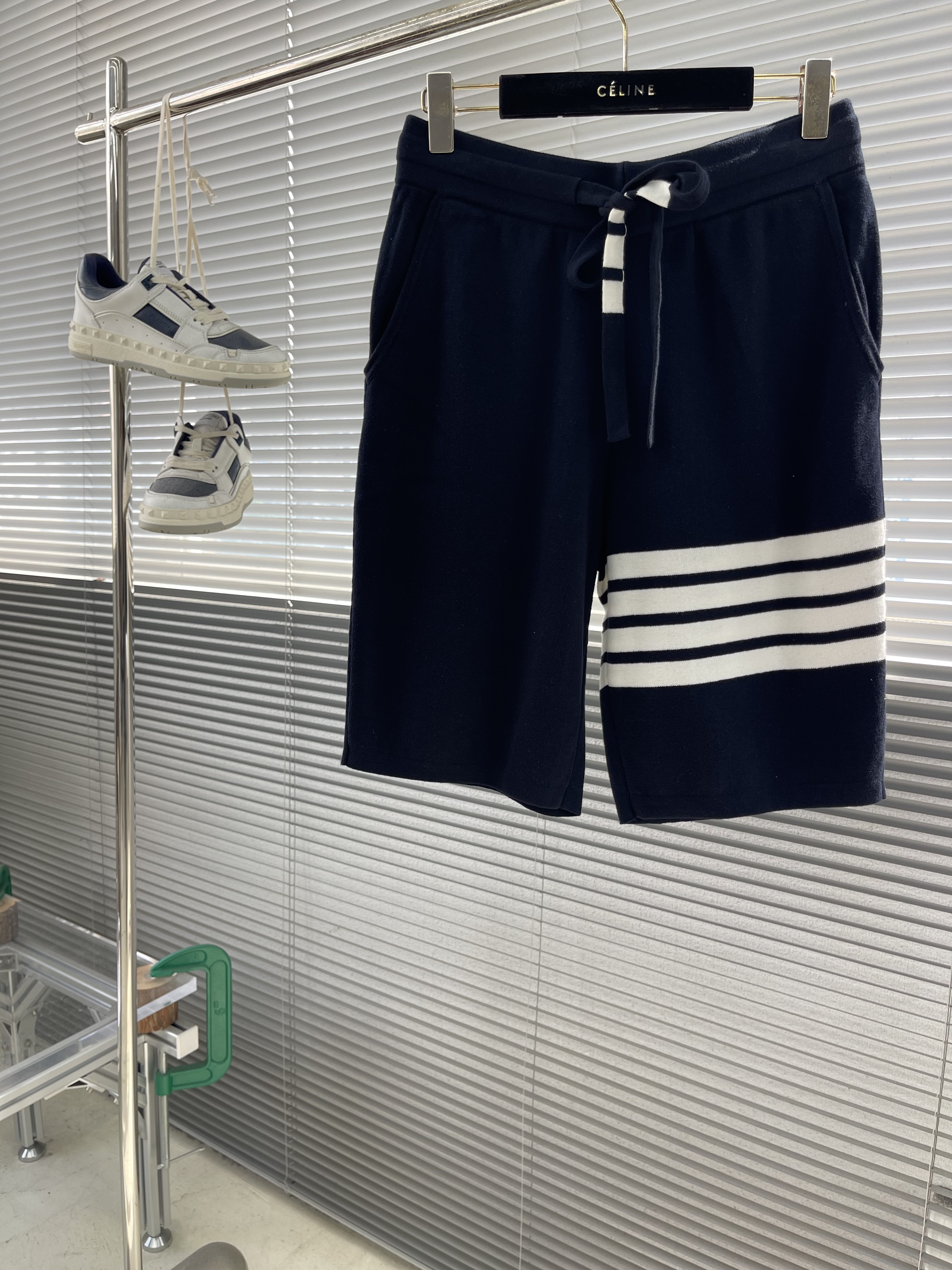 톰브라운 Thom Browne 반바지