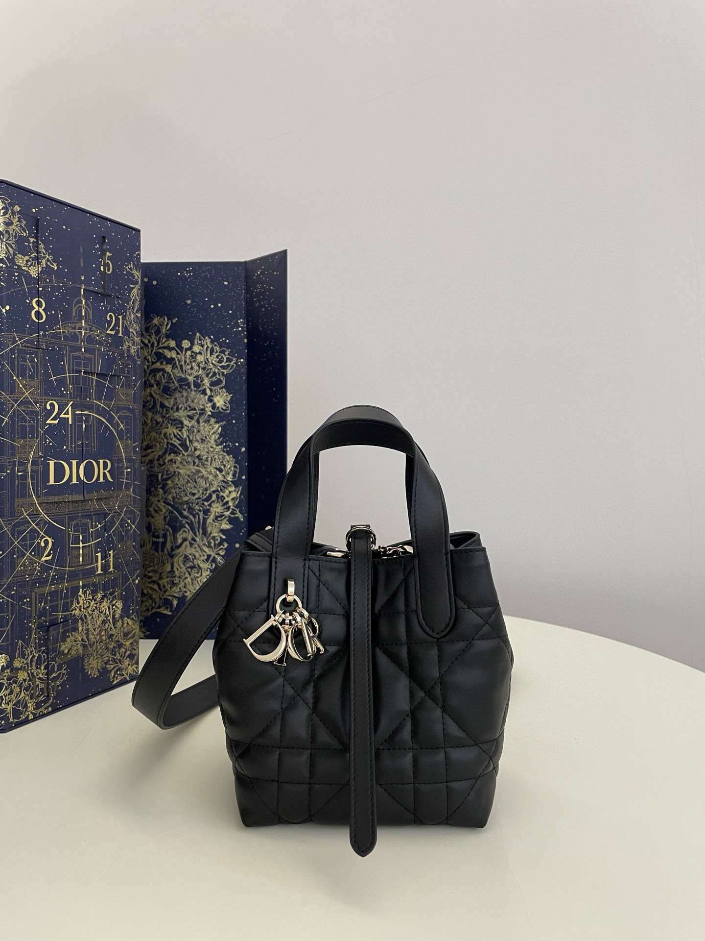 디올 Dior Toujours Vertical Nano Tote Bag Black 13cm