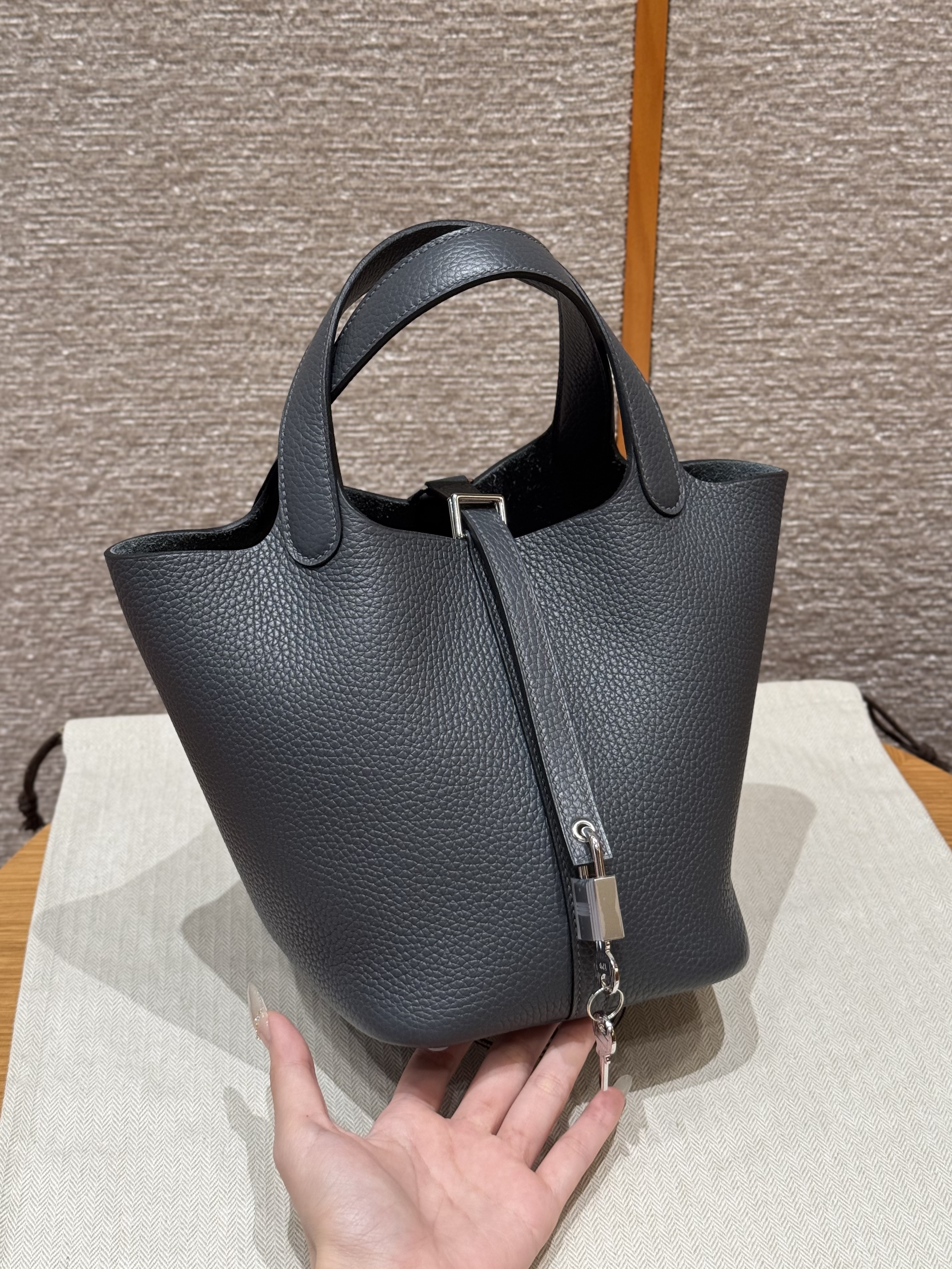 에르메스 Hermes Picotin lock 18cm clemence H0 Girs Misty/silver
