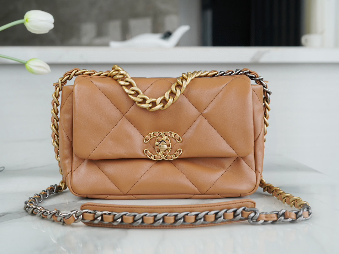 샤넬 Chanel 19 Handbag AS1160 Caramel  26cm