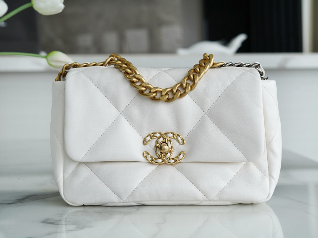 샤넬 Chanel 19 Handbag AS1160 White 26cm