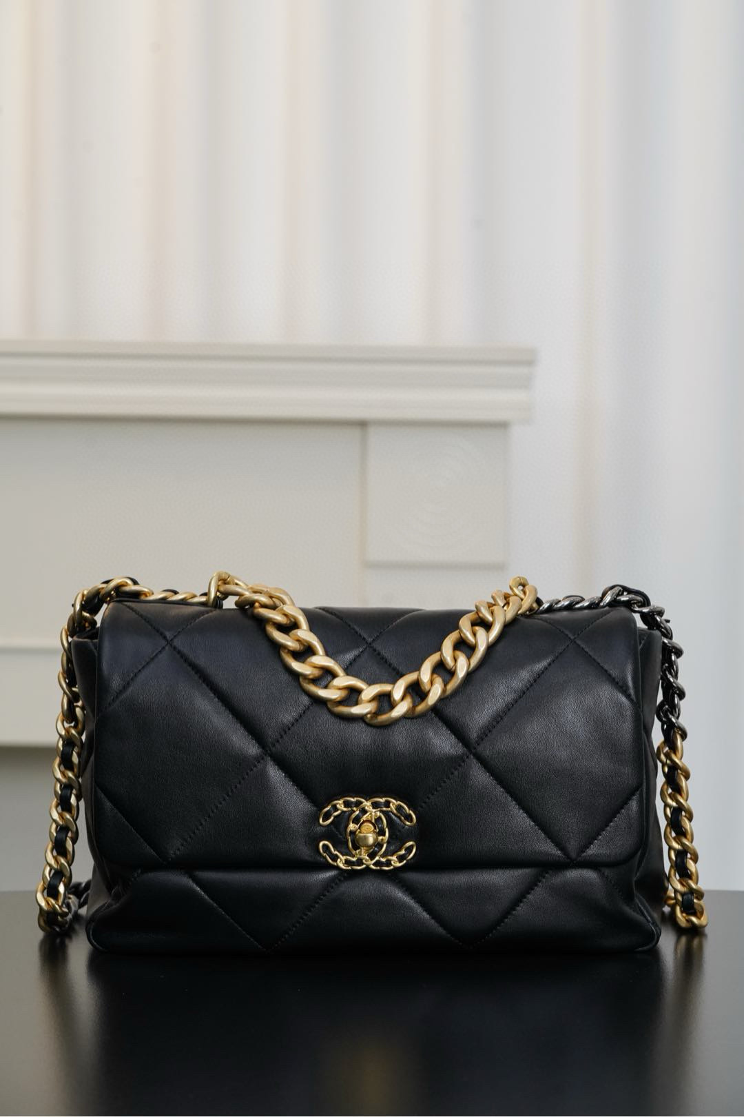 샤넬 Chanel 19 Handbag AS1161 Black 30cm
