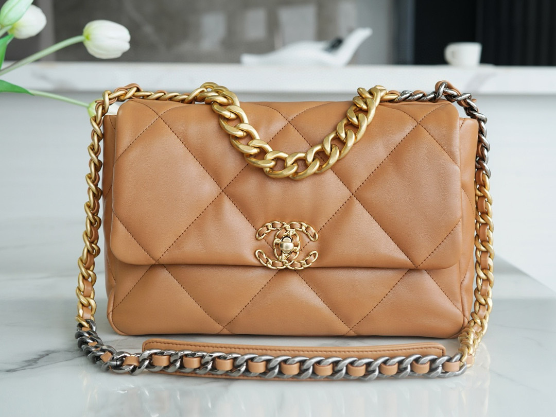 샤넬 Chanel 19 Handbag AS1161 Caramel  30cm