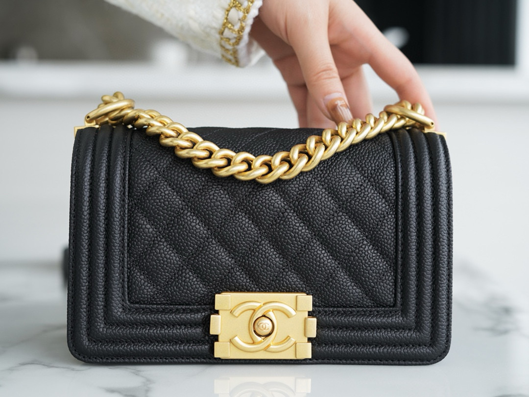 샤넬 Chanel Small Leboy Bag Black gold 20cm