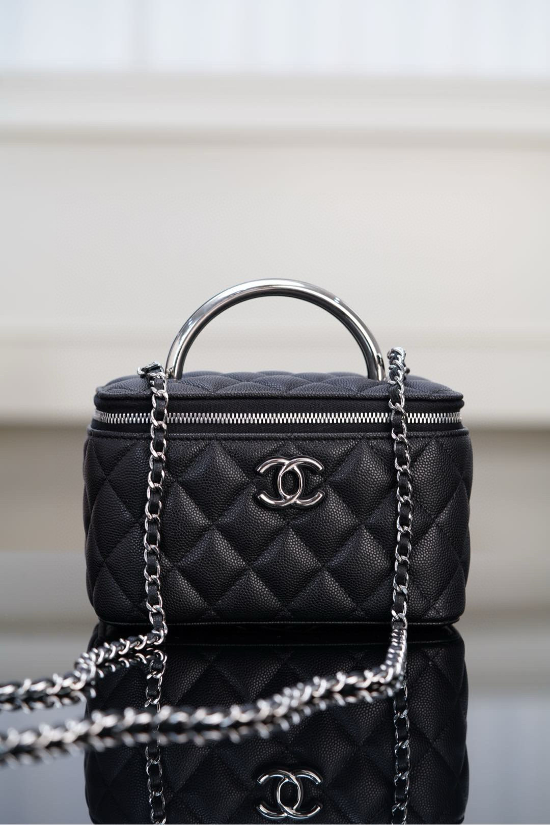 샤넬 Chanel 25P Long Vanity with chain Black 17cm