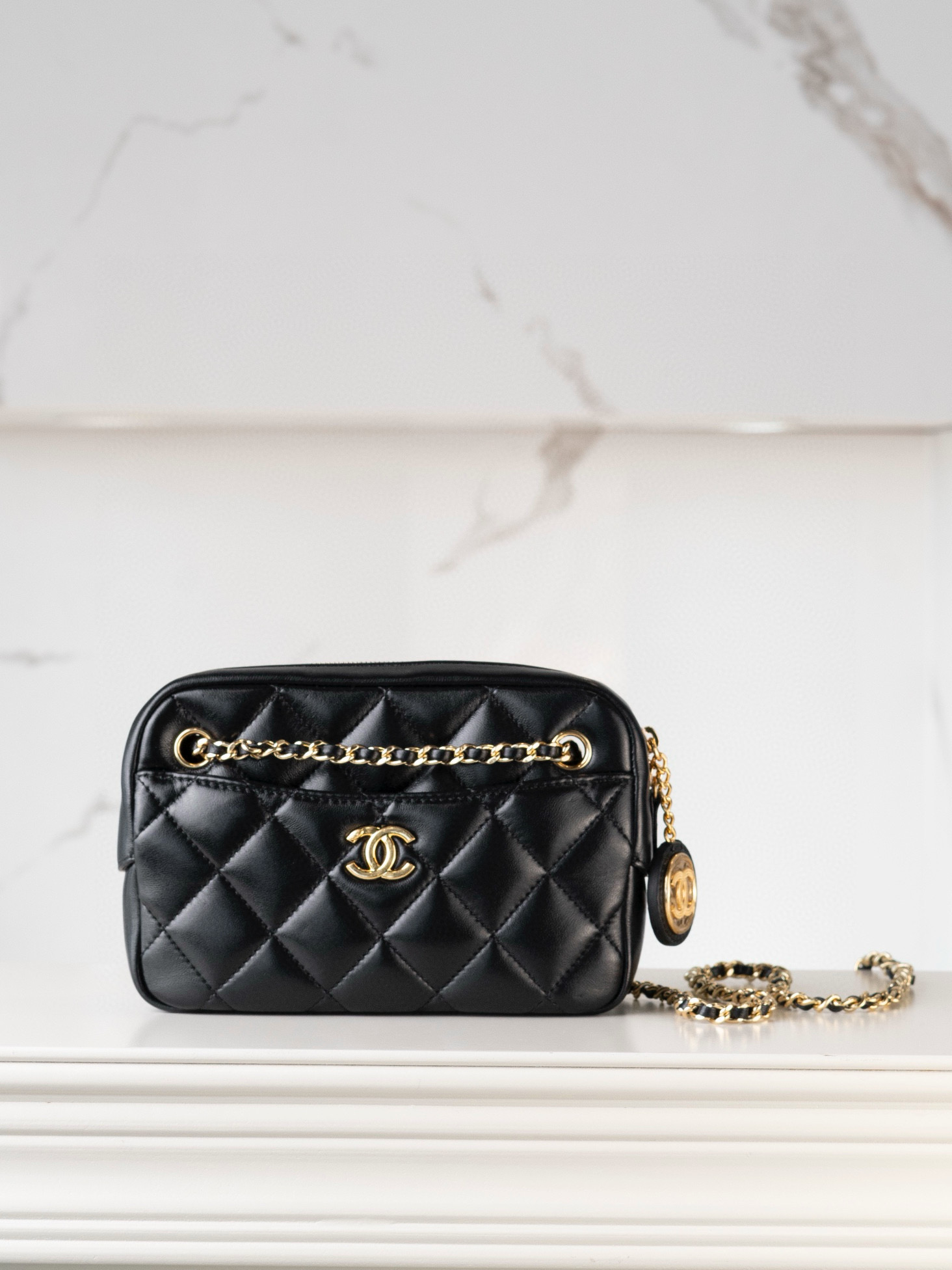 샤넬 Chanel 24k Small  Camera Case Black 18cm