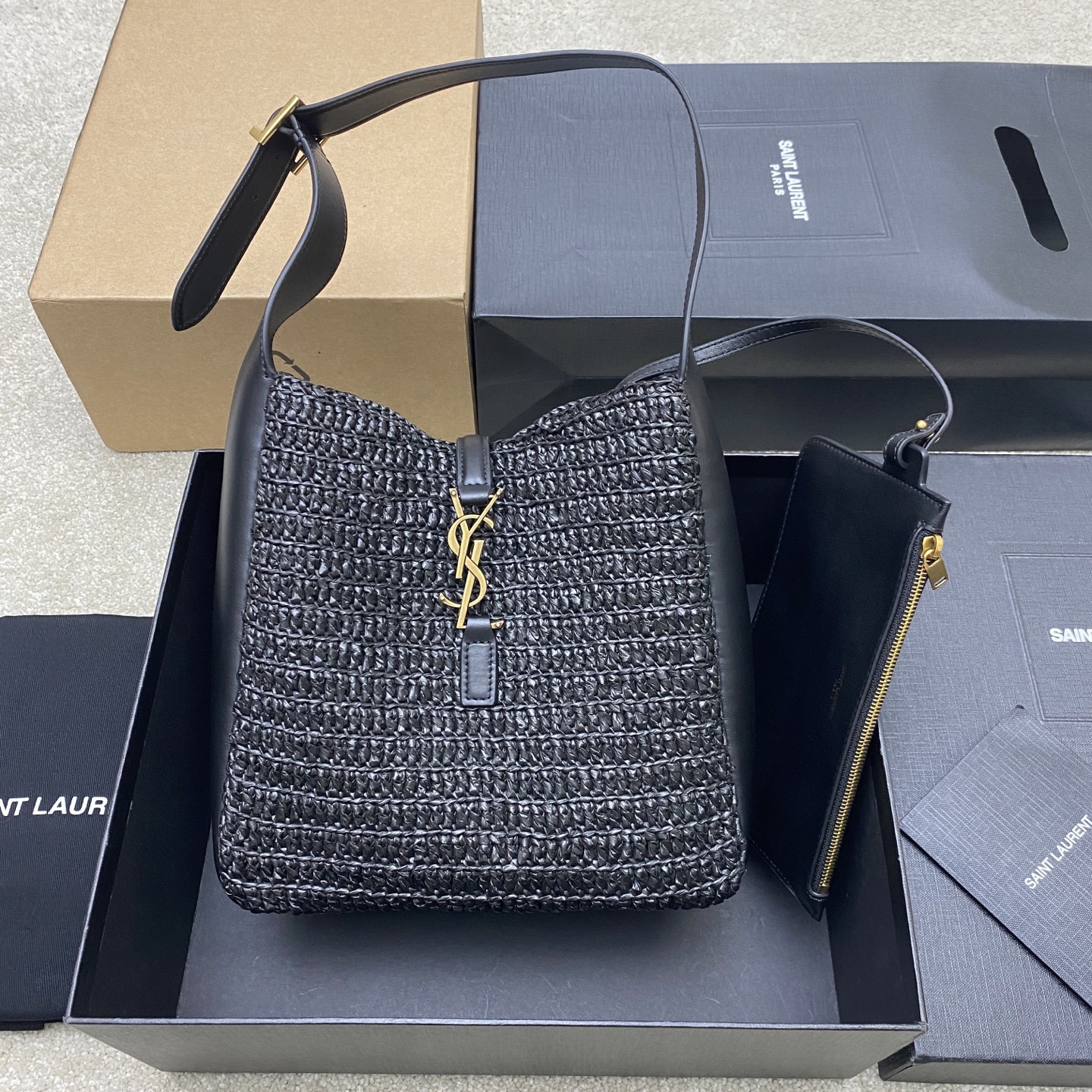 생로랑 Saint laurent/YSL 823812 Le 5 A 7 Small Souple en Raphia et Cuir Noir 22cm