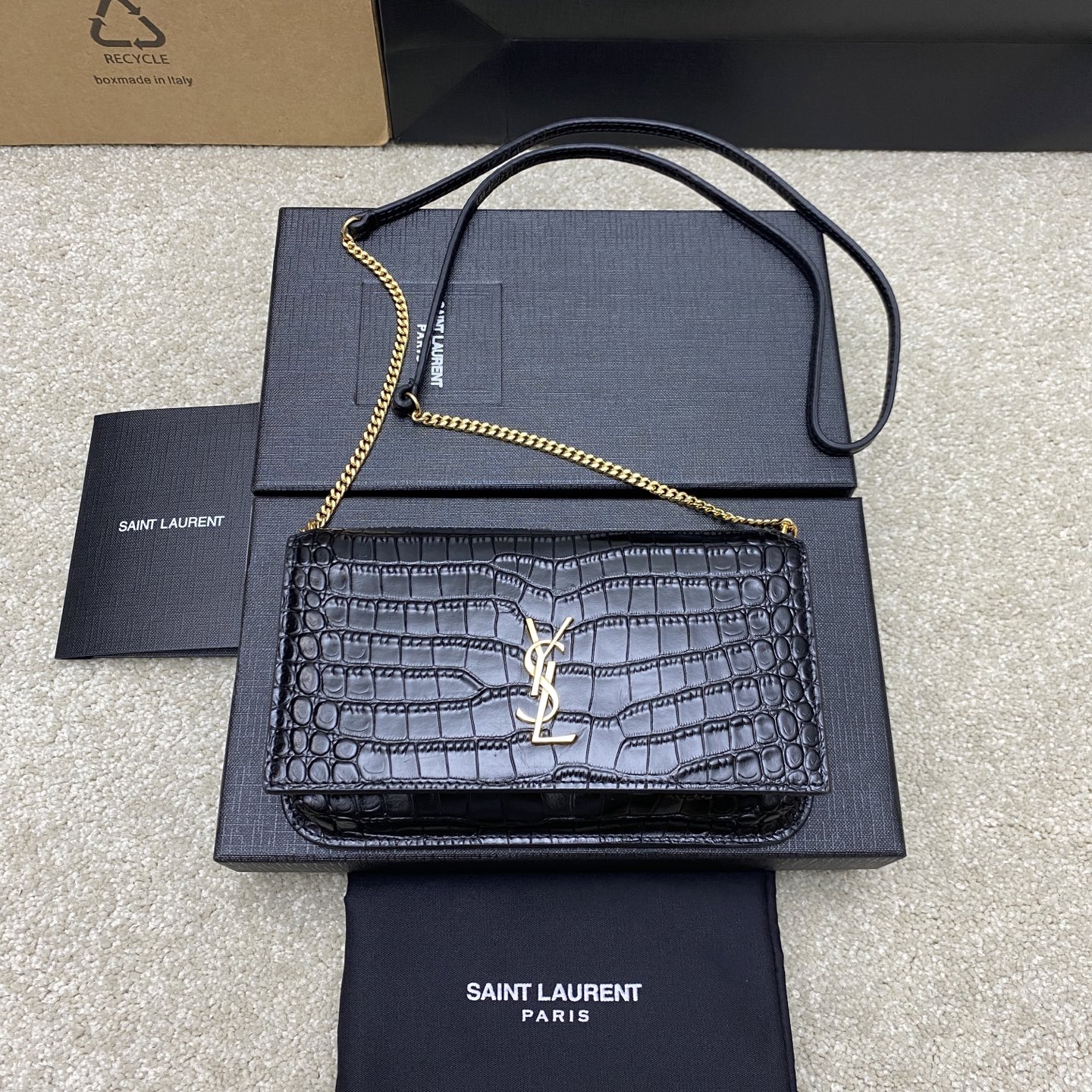 생로랑 Saint laurent/YSL 635095 Cassandre Phone Holder With Strap in Shiny Crocodile-Embossed Leather Black 18CM