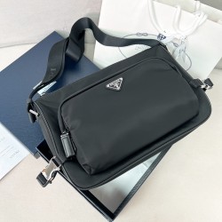 프라다 Prada 2VH191 라지 리나일론 및 사피아노 가죽 숄더백 35CM